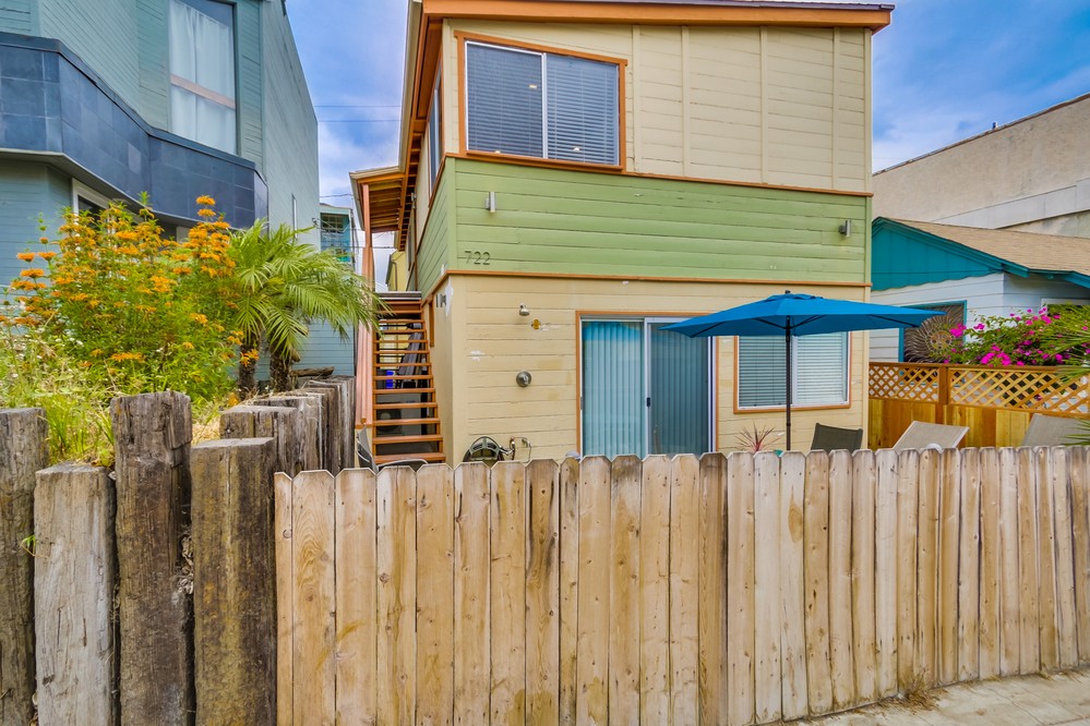 Virtual tour photo 1 of 32 for 722 Whiting Court