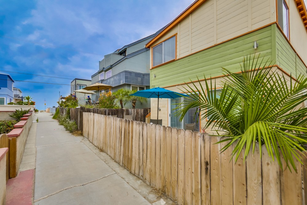 Virtual tour photo 4 of 32 for 722 Whiting Court