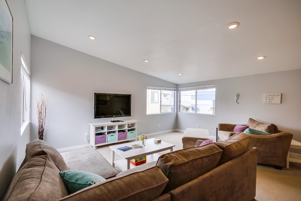 Virtual tour photo 12 of 32 for 722 Whiting Court