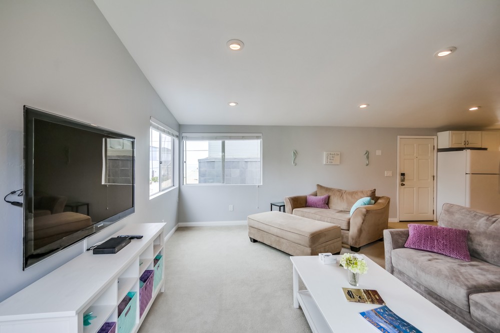 Virtual tour photo 13 of 32 for 722 Whiting Court
