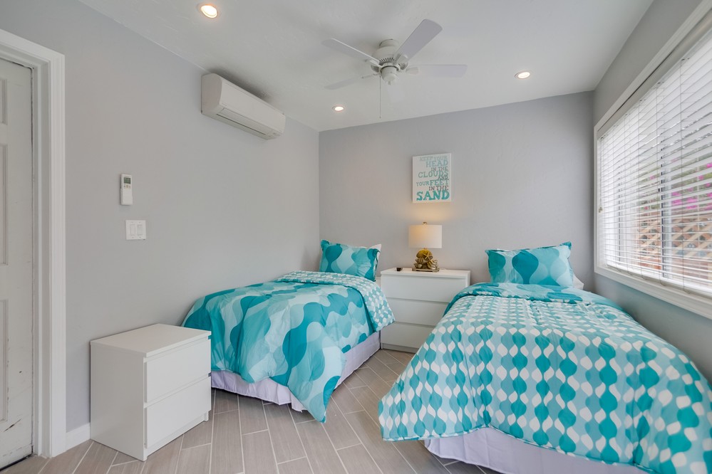 Virtual tour photo 26 of 32 for 722 Whiting Court