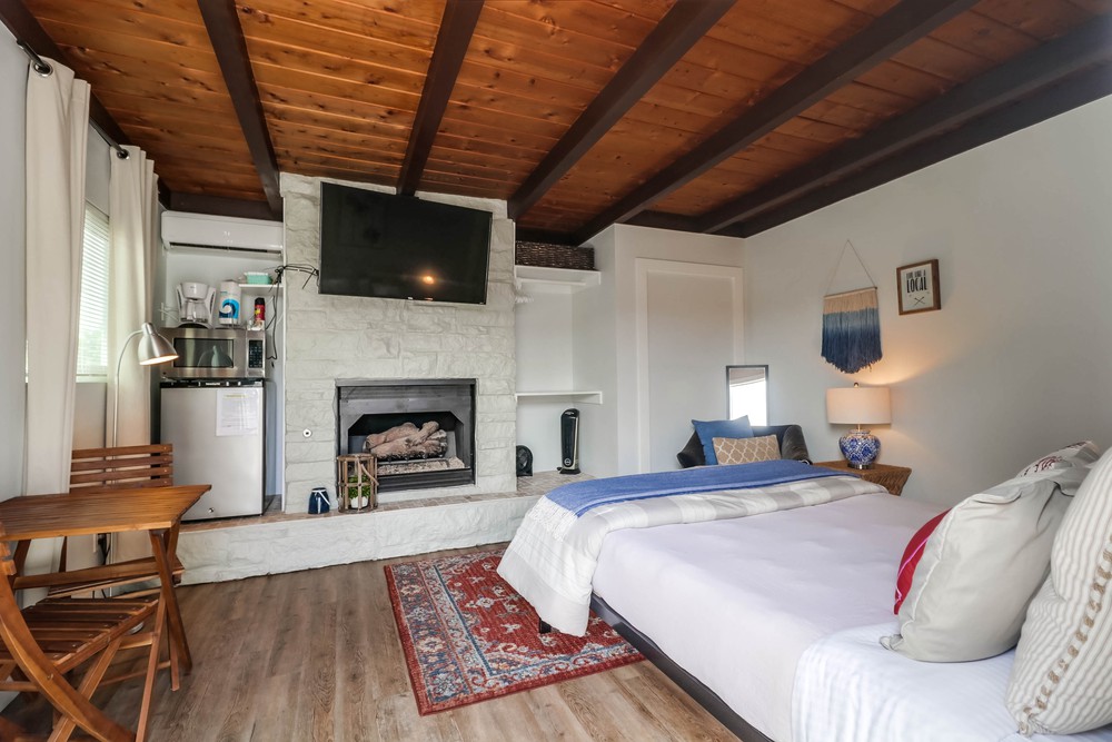 Virtual tour photo 5 of 30 for 722 Wilbur Ave