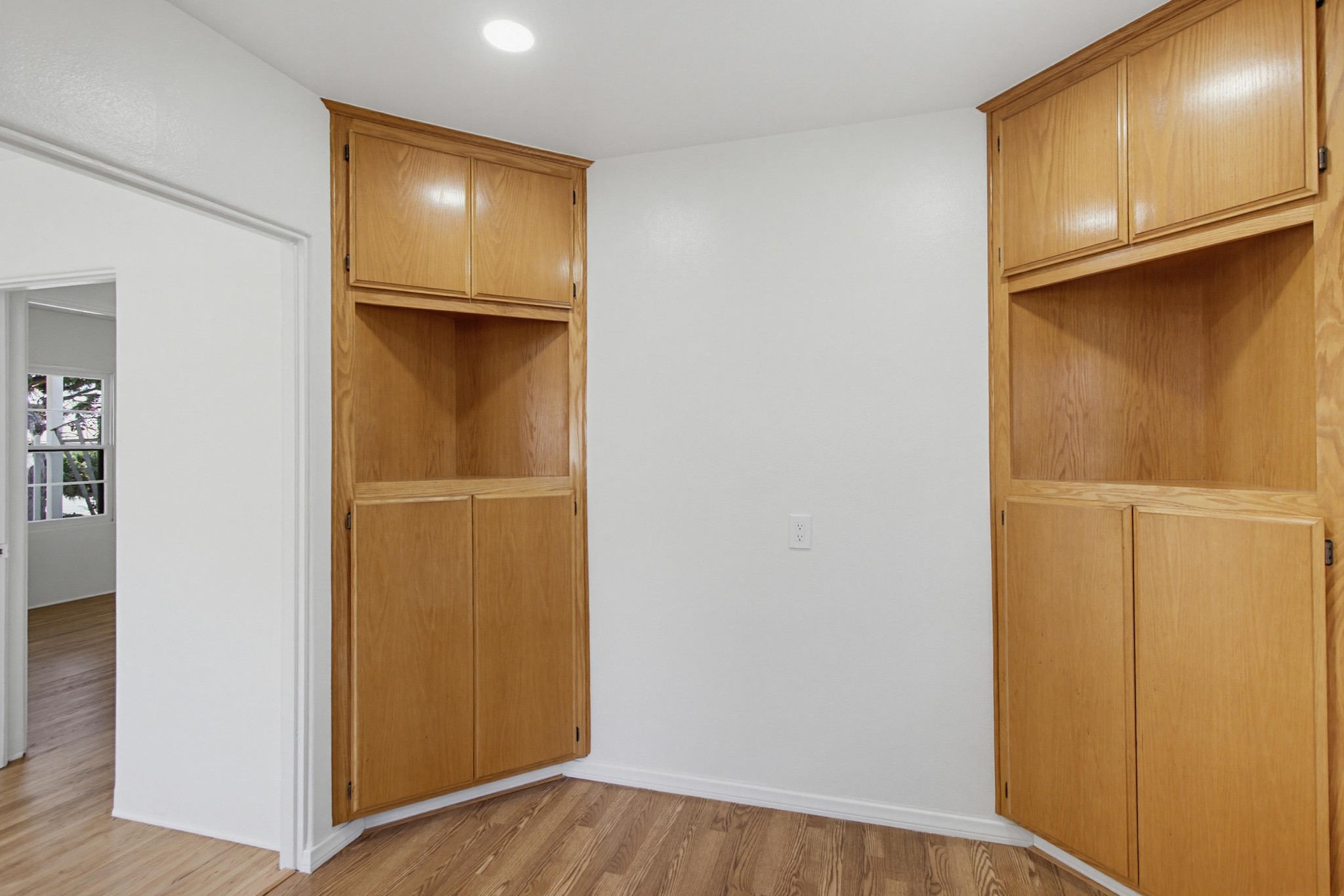 Virtual tour photo 21 of 44 for 723 Alpine Ave