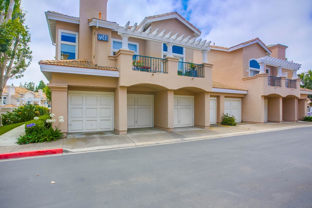 Virtual tour photo 3 of 39 for 7249 Calabria Ct