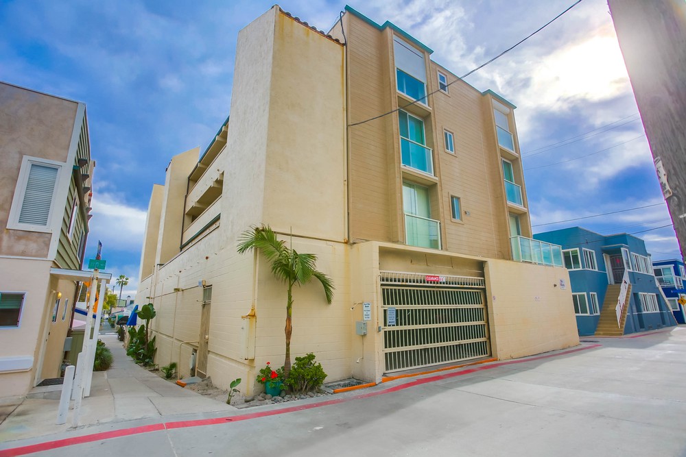 Virtual tour photo 1 of 42 for 725 Redondo Ct