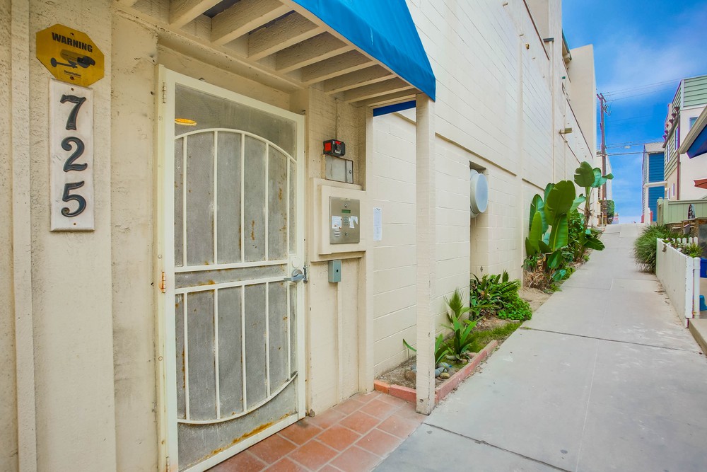 Virtual tour photo 4 of 42 for 725 Redondo Ct