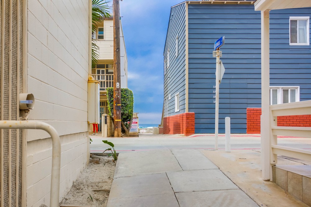 Virtual tour photo 35 of 42 for 725 Redondo Ct