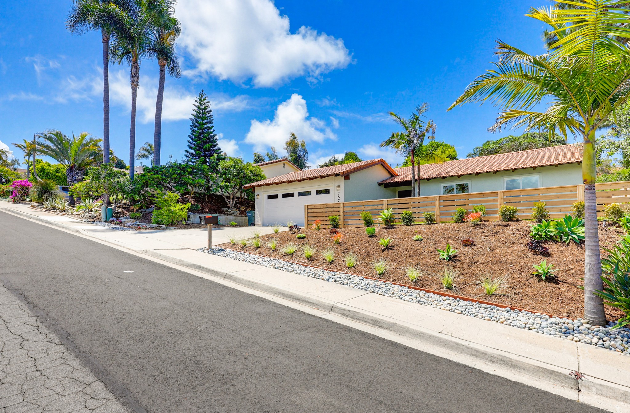 Virtual tour photo 3 of 79 for 725 Santa Florencia