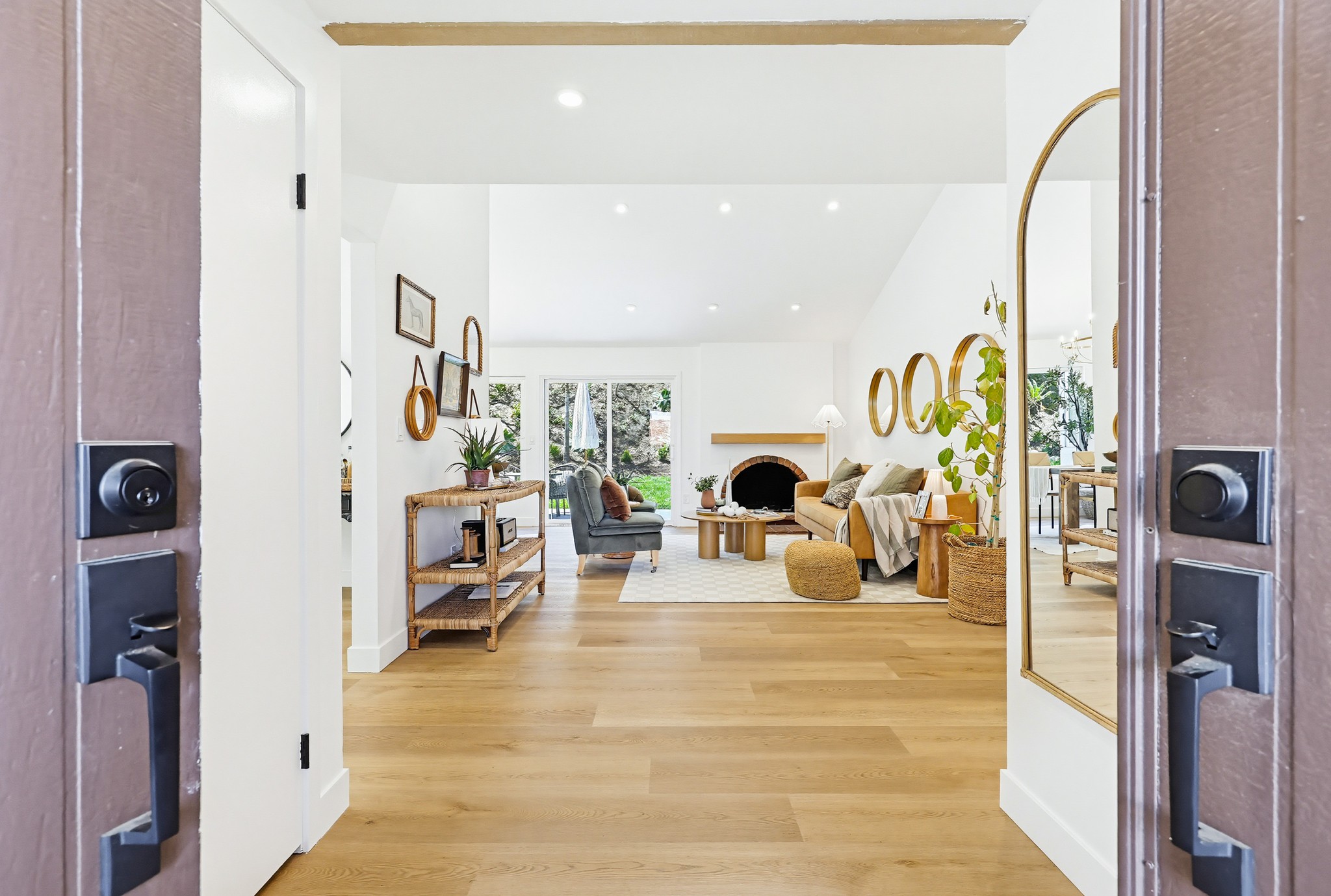 Virtual tour photo 10 of 79 for 725 Santa Florencia