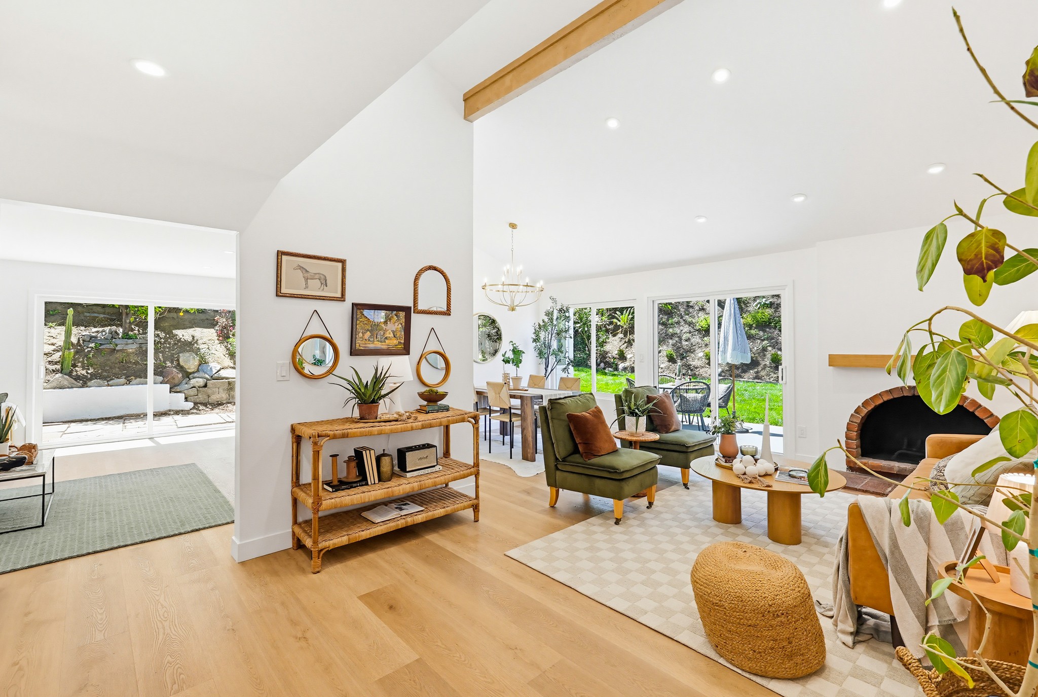 Virtual tour photo 12 of 79 for 725 Santa Florencia