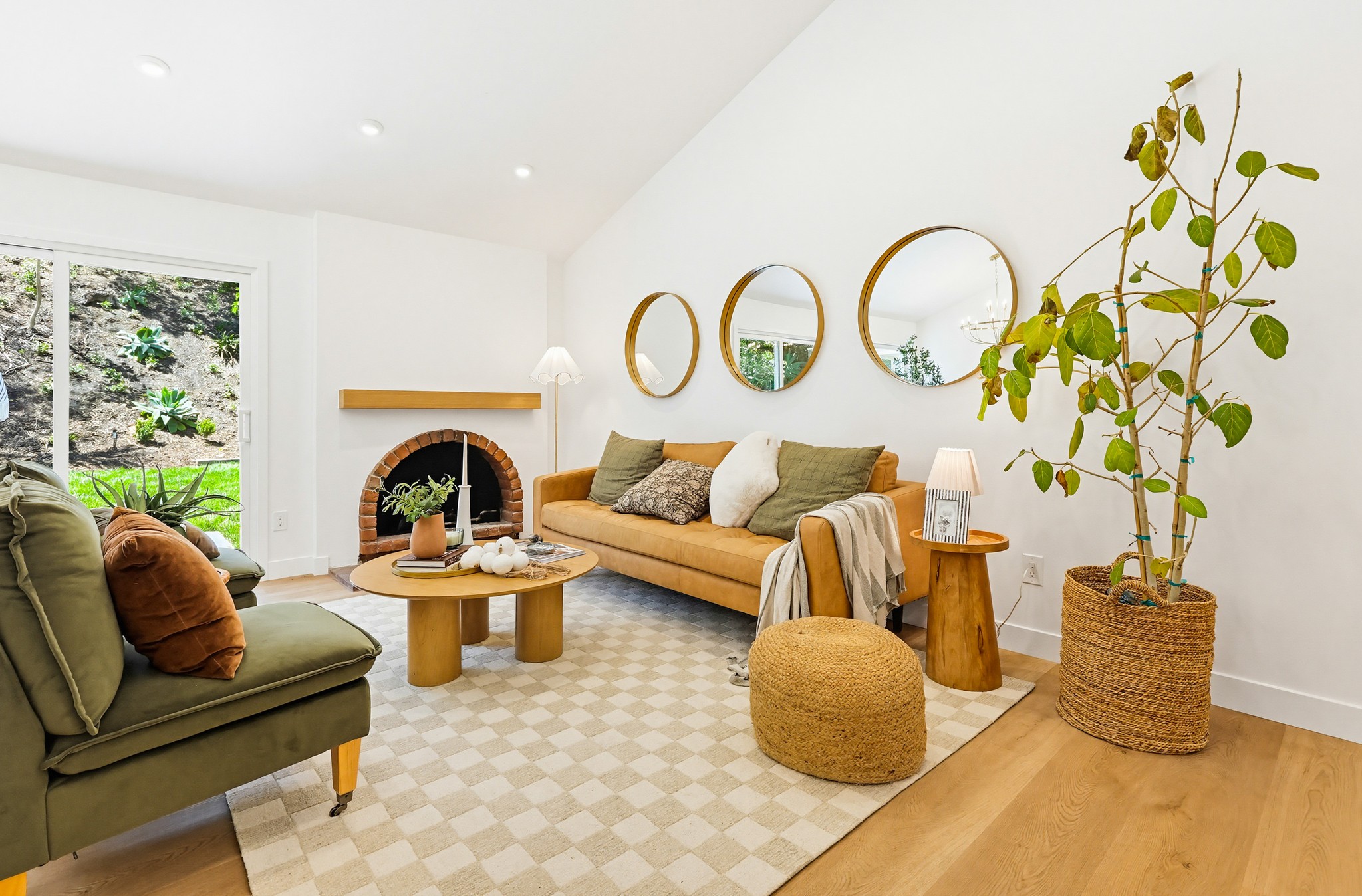 Virtual tour photo 14 of 79 for 725 Santa Florencia