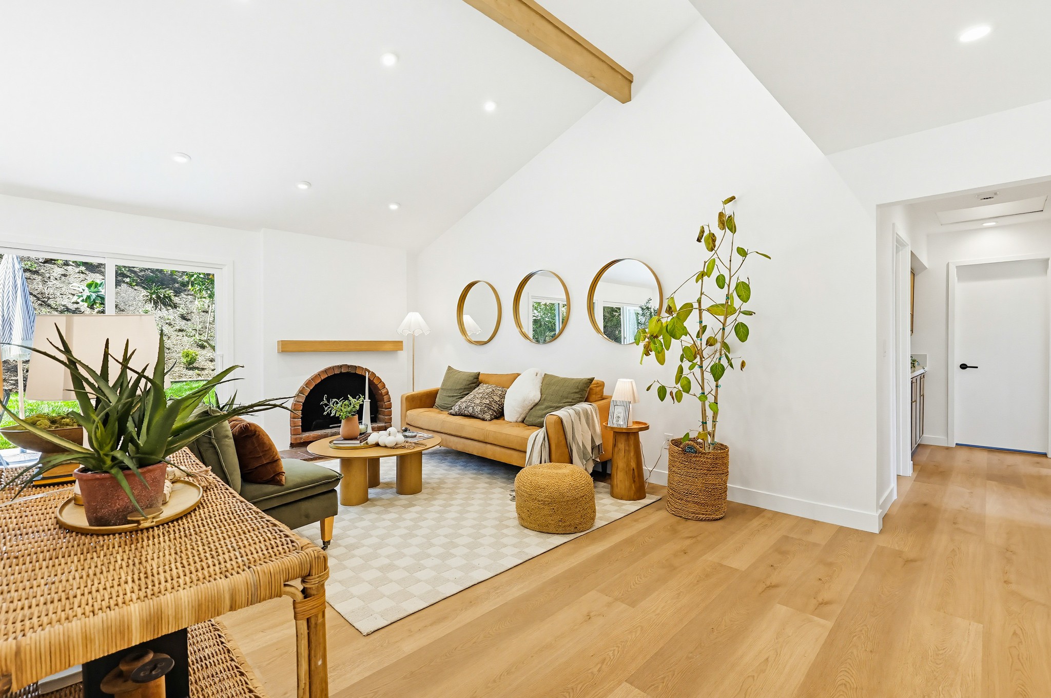 Virtual tour photo 15 of 79 for 725 Santa Florencia