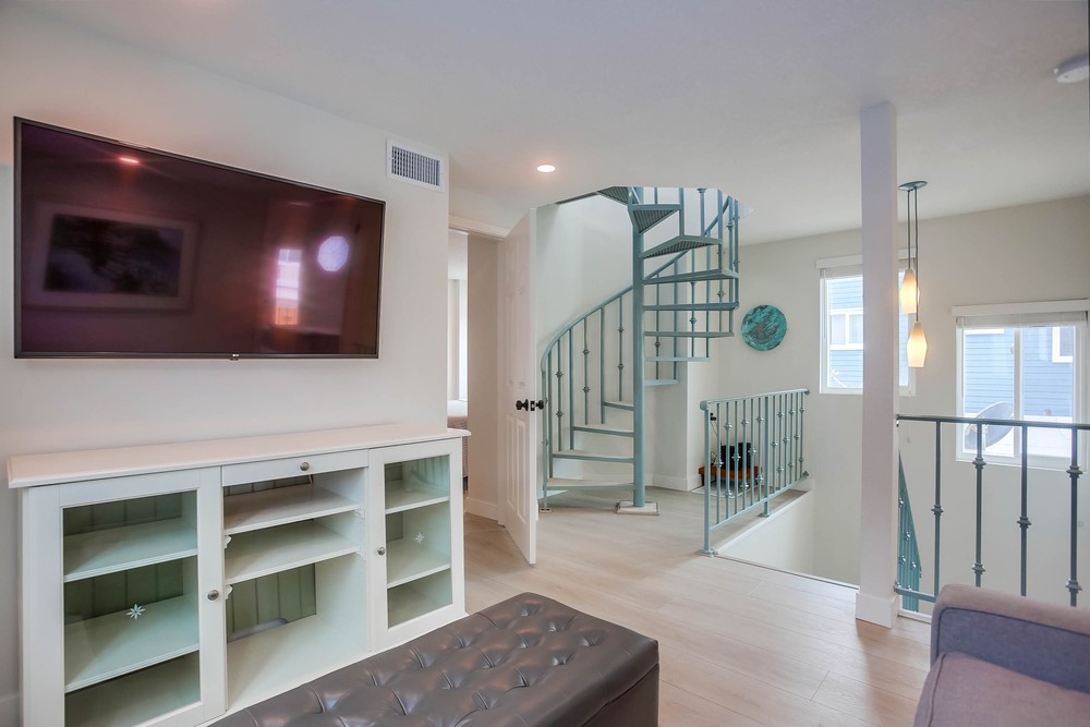 Virtual tour photo 23 of 49 for 725 York Ct