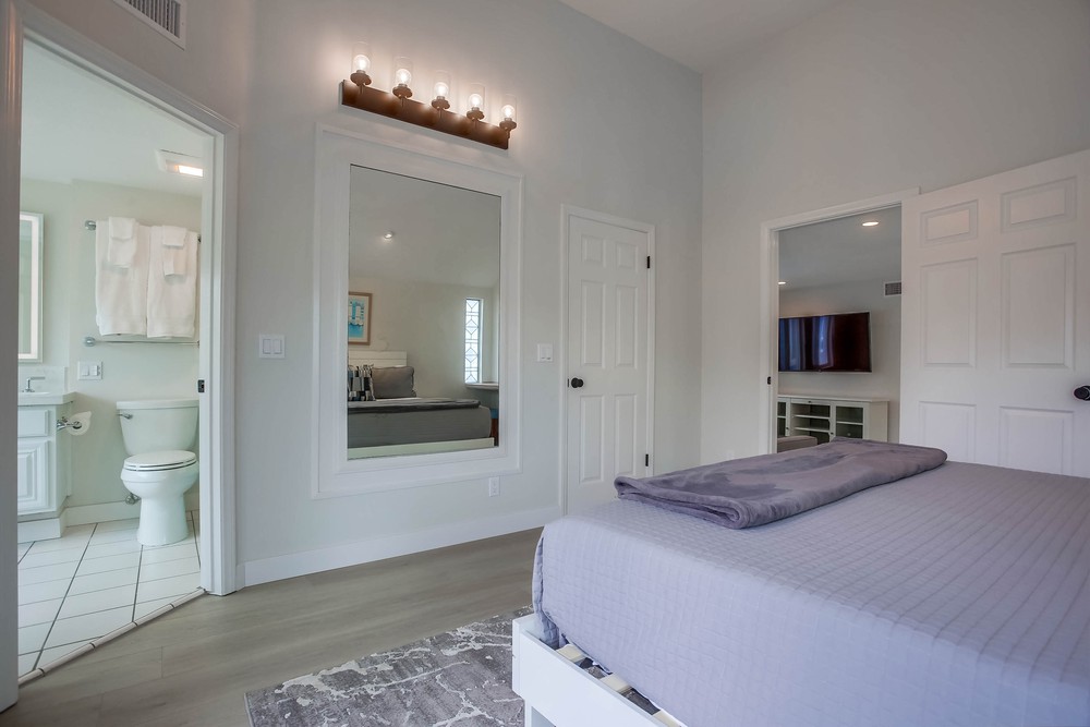 Virtual tour photo 27 of 49 for 725 York Ct