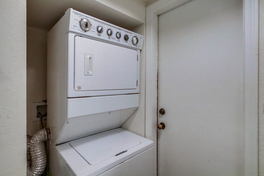 Virtual tour photo 47 of 48 for 726 Portsmouth Ct