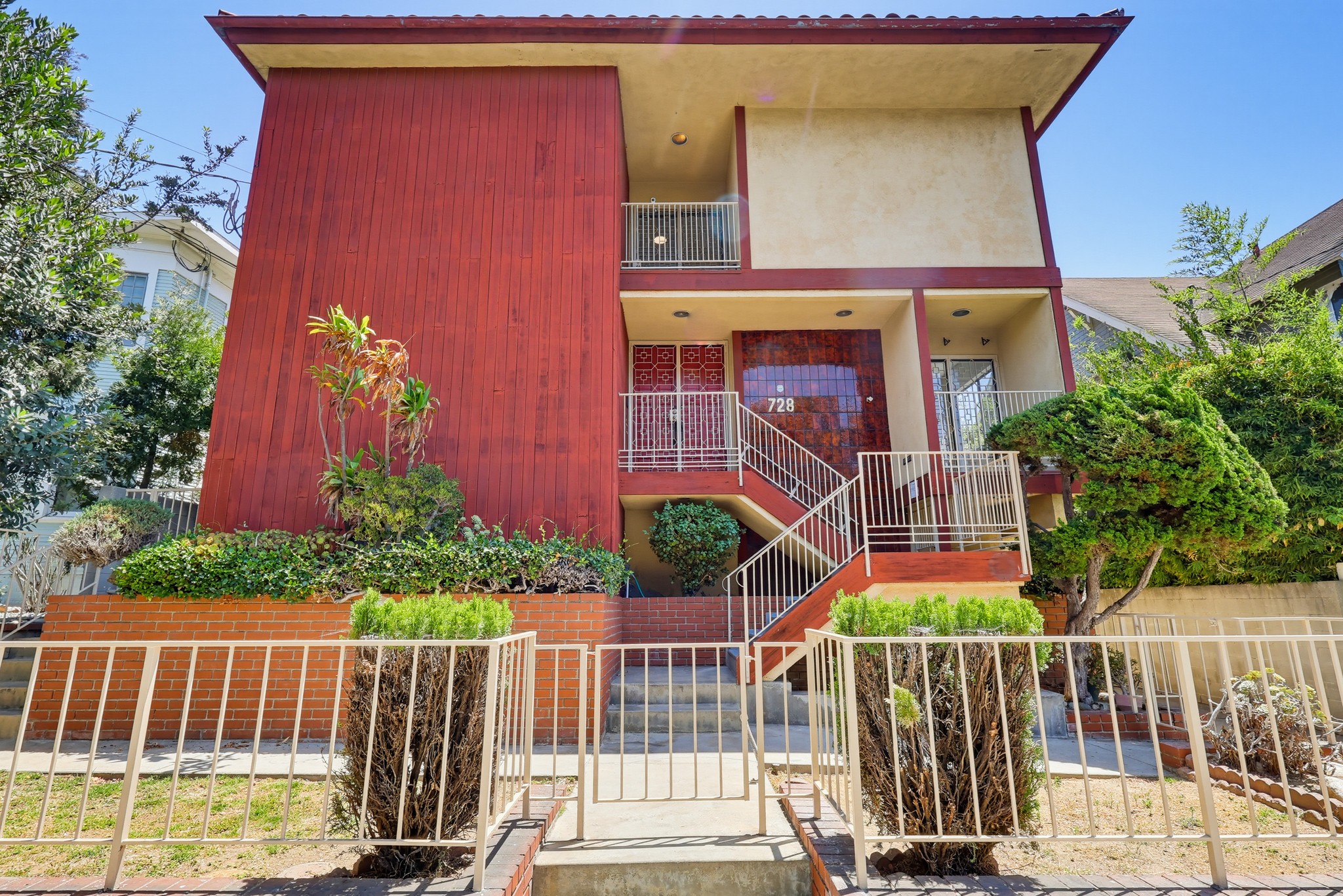 Virtual tour photo 3 of 97 for 728 E Kensington Rd