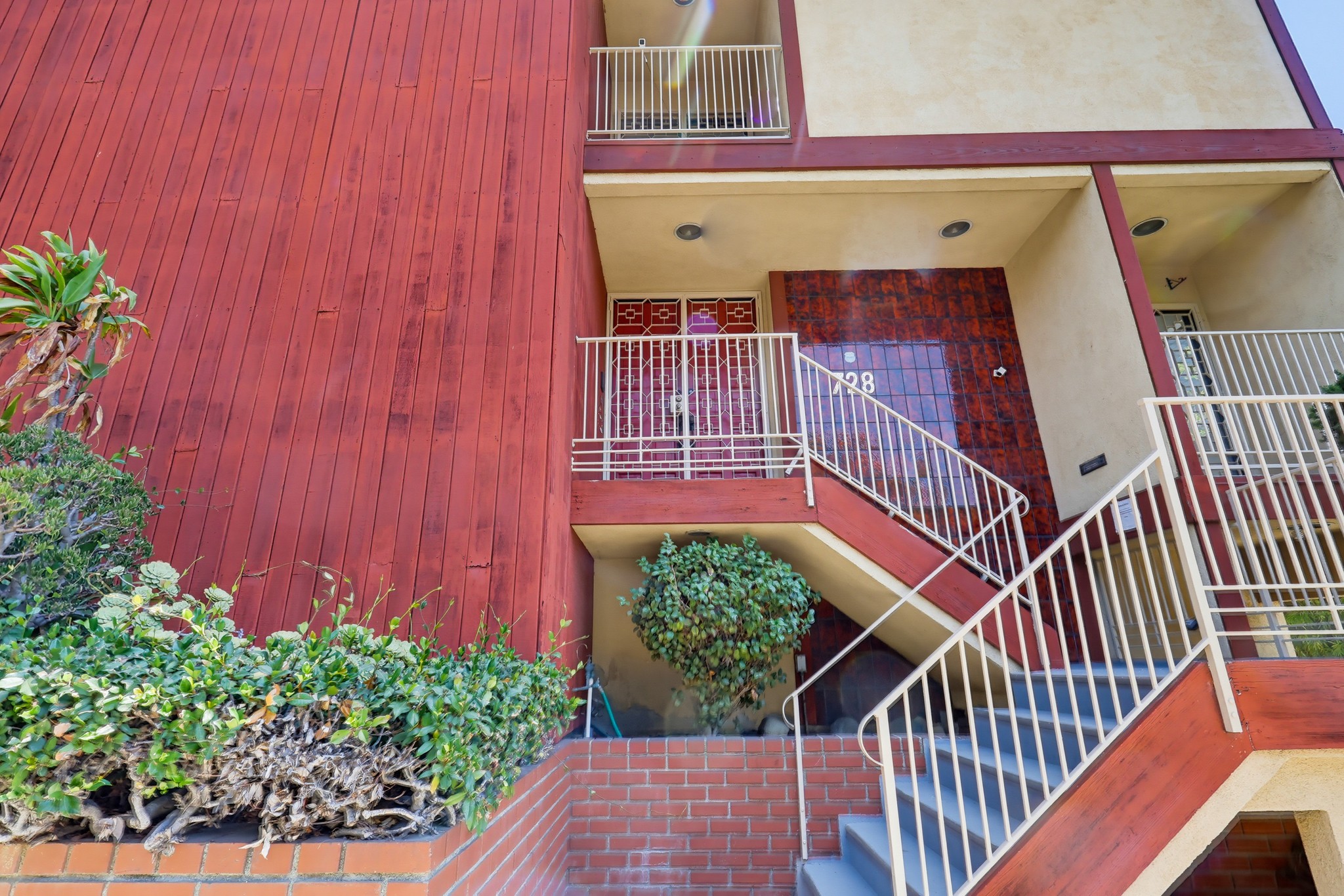 Virtual tour photo 4 of 97 for 728 E Kensington Rd
