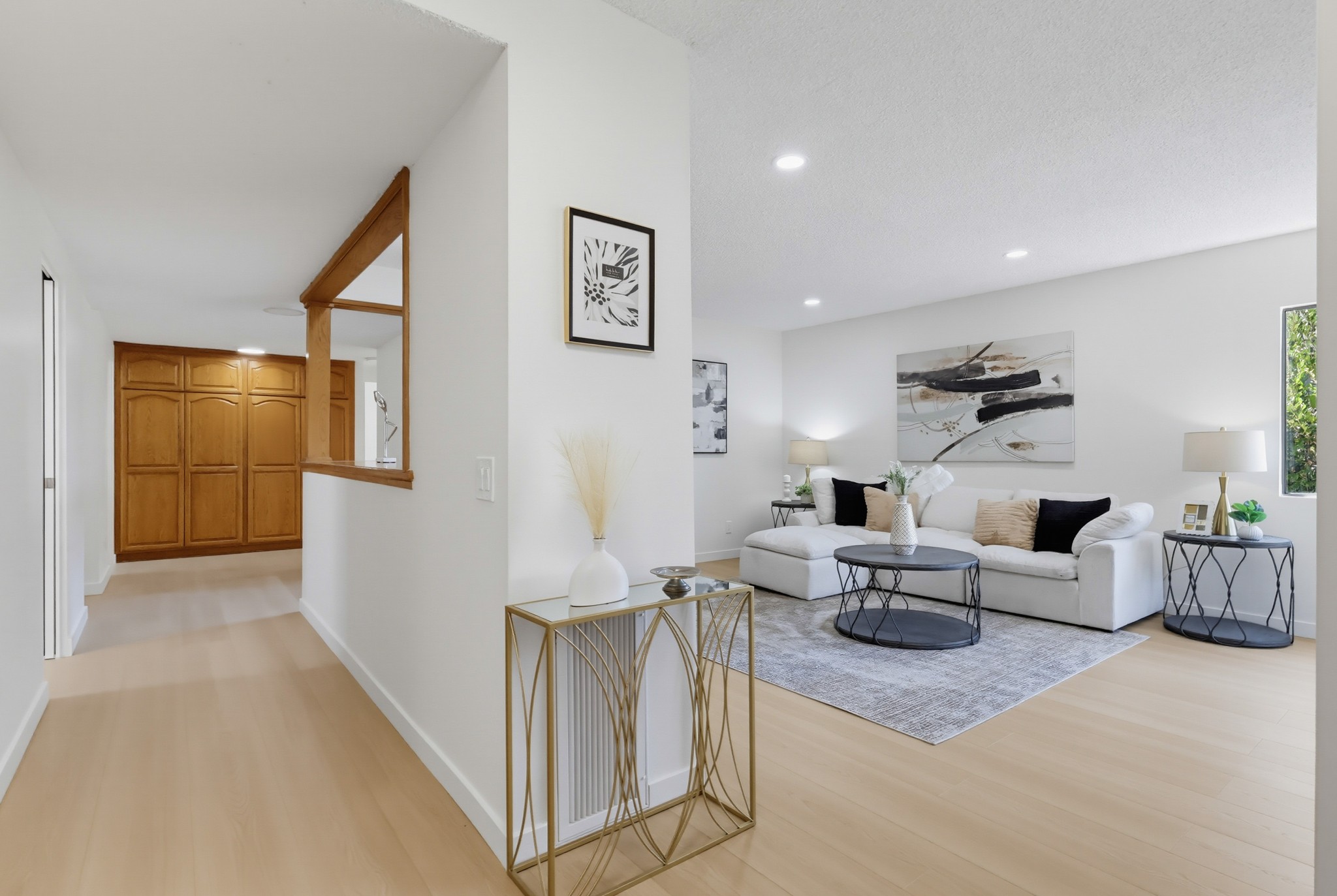 Virtual tour photo 12 of 97 for 728 E Kensington Rd