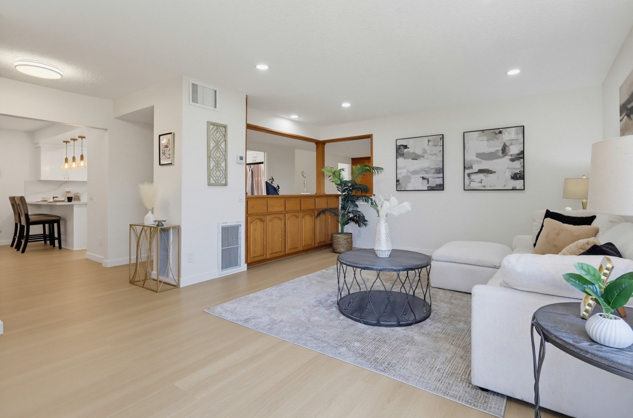 Virtual tour photo 14 of 97 for 728 E Kensington Rd