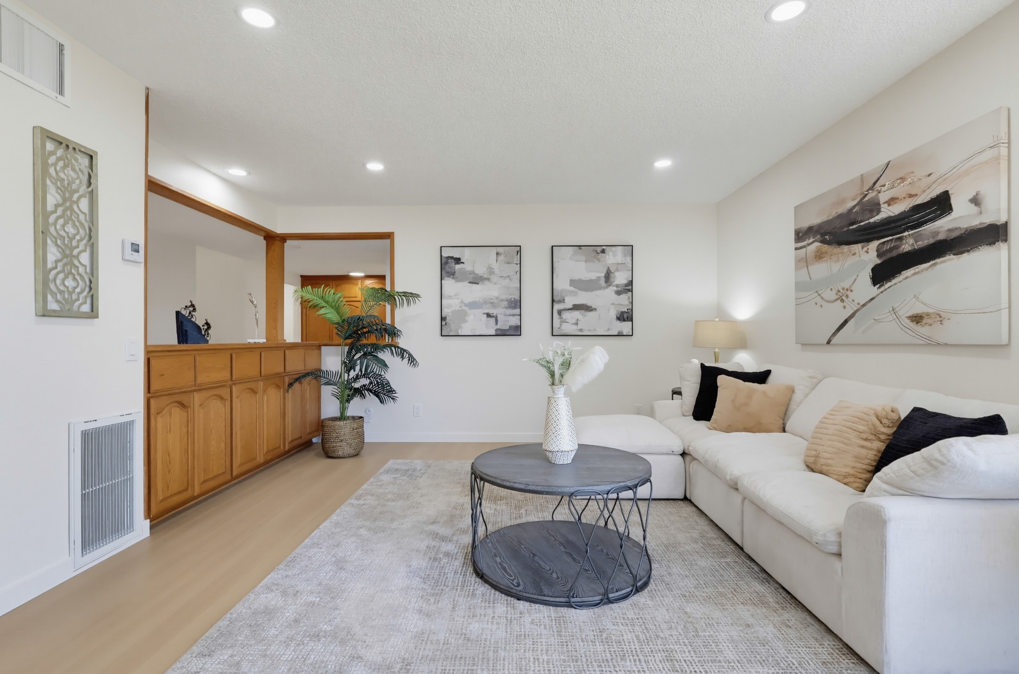 Virtual tour photo 15 of 97 for 728 E Kensington Rd