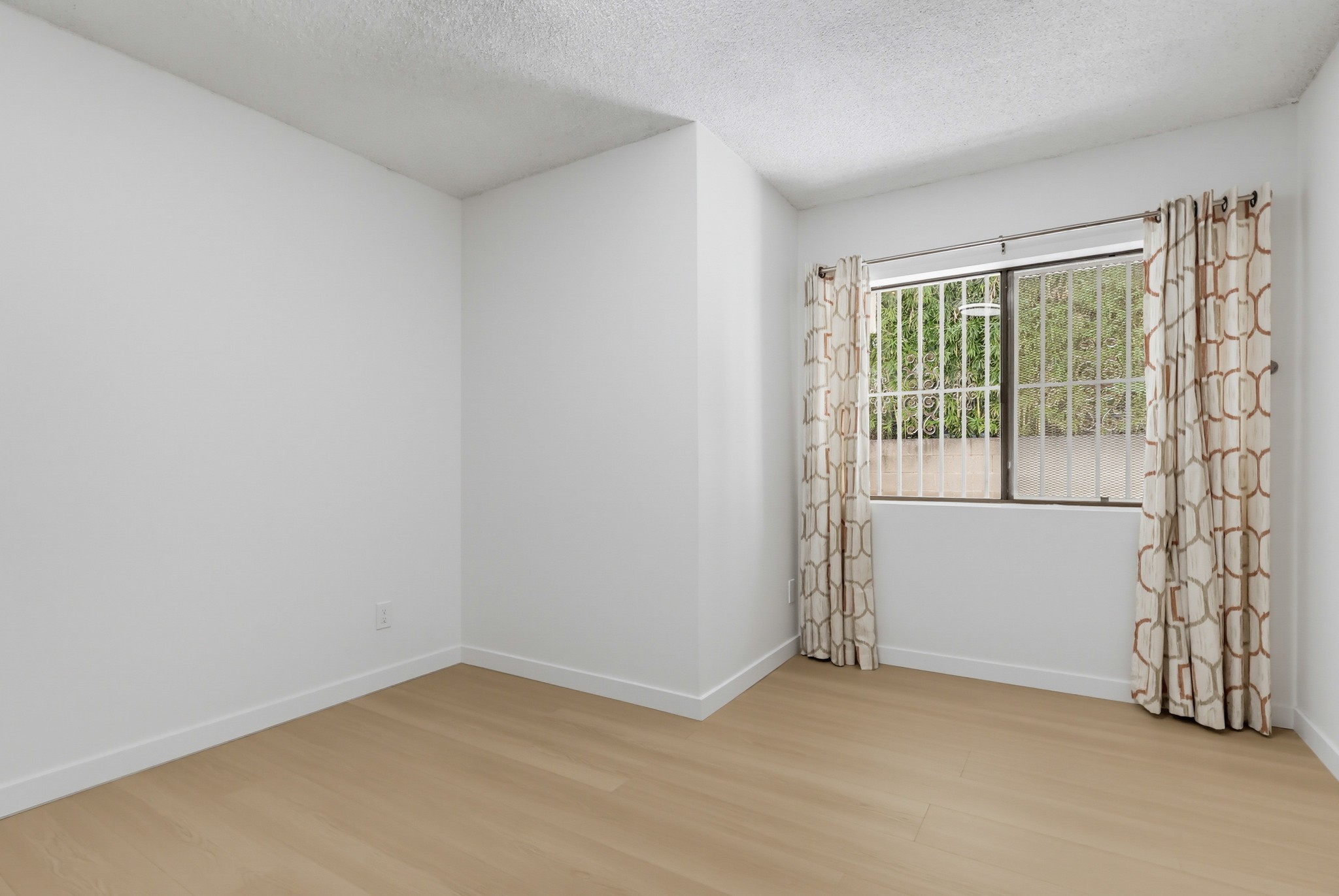 Virtual tour photo 83 of 97 for 728 E Kensington Rd
