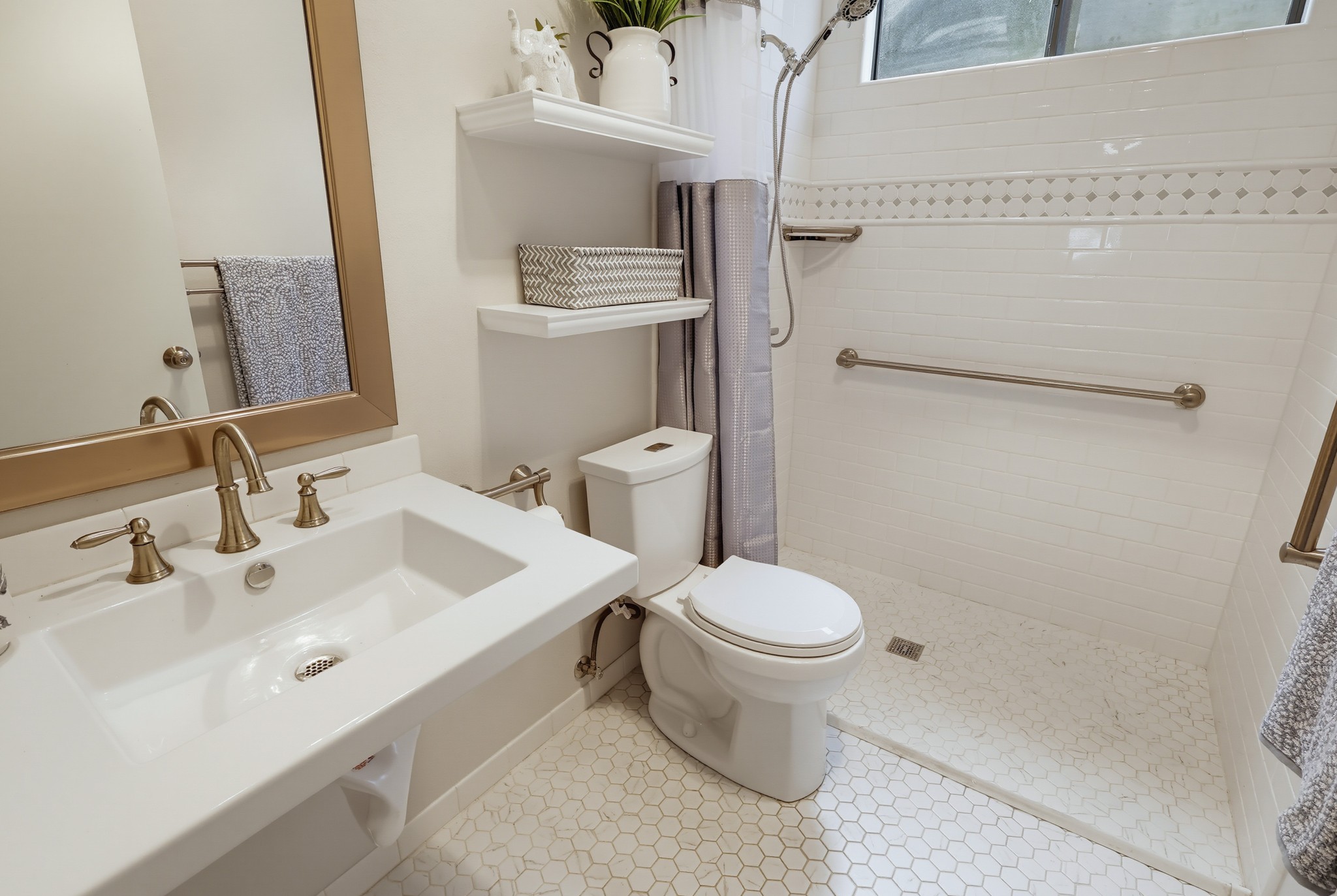 Virtual tour photo 43 of 97 for 728 E Kensington Rd