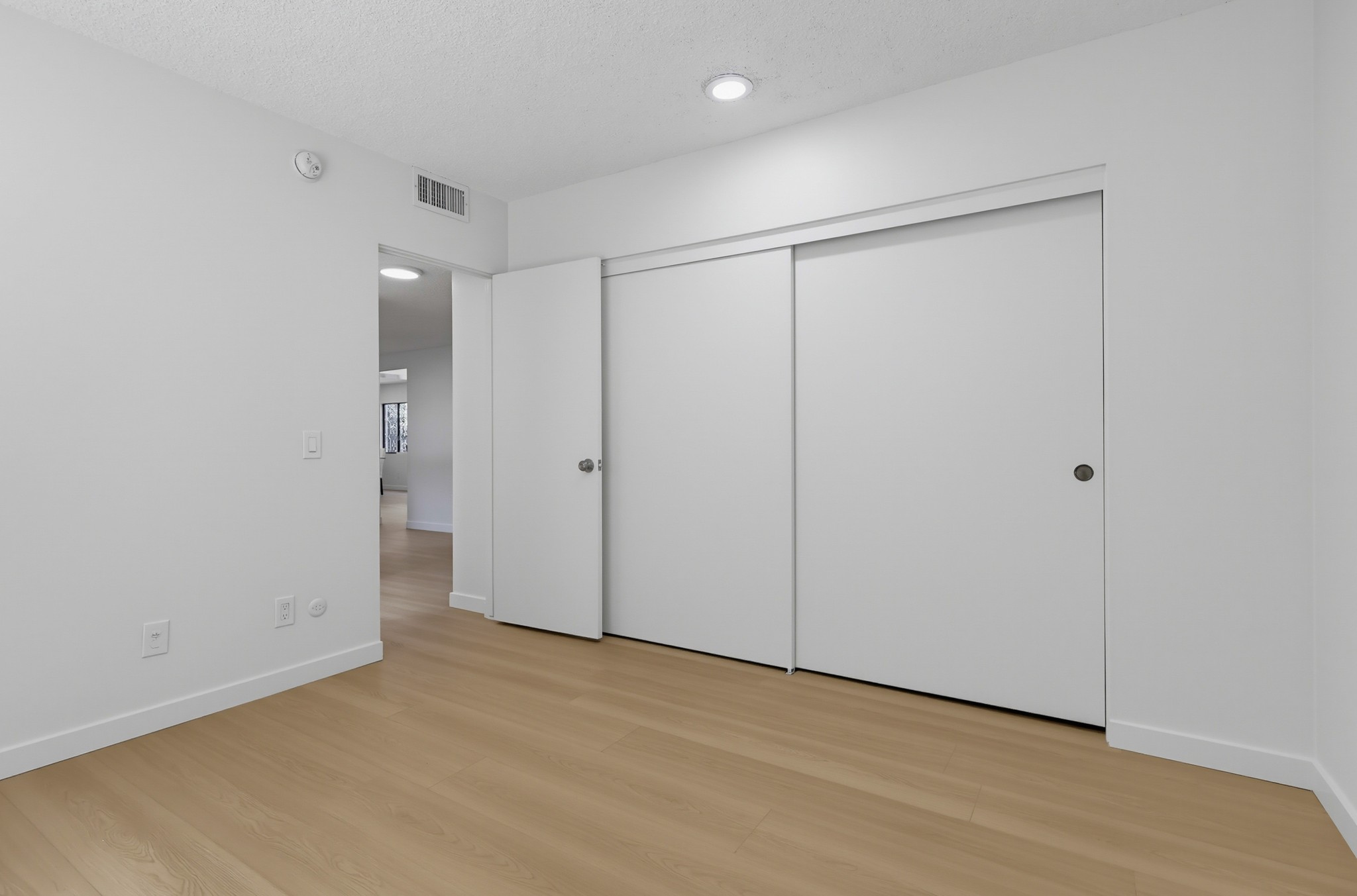Virtual tour photo 41 of 97 for 728 E Kensington Rd