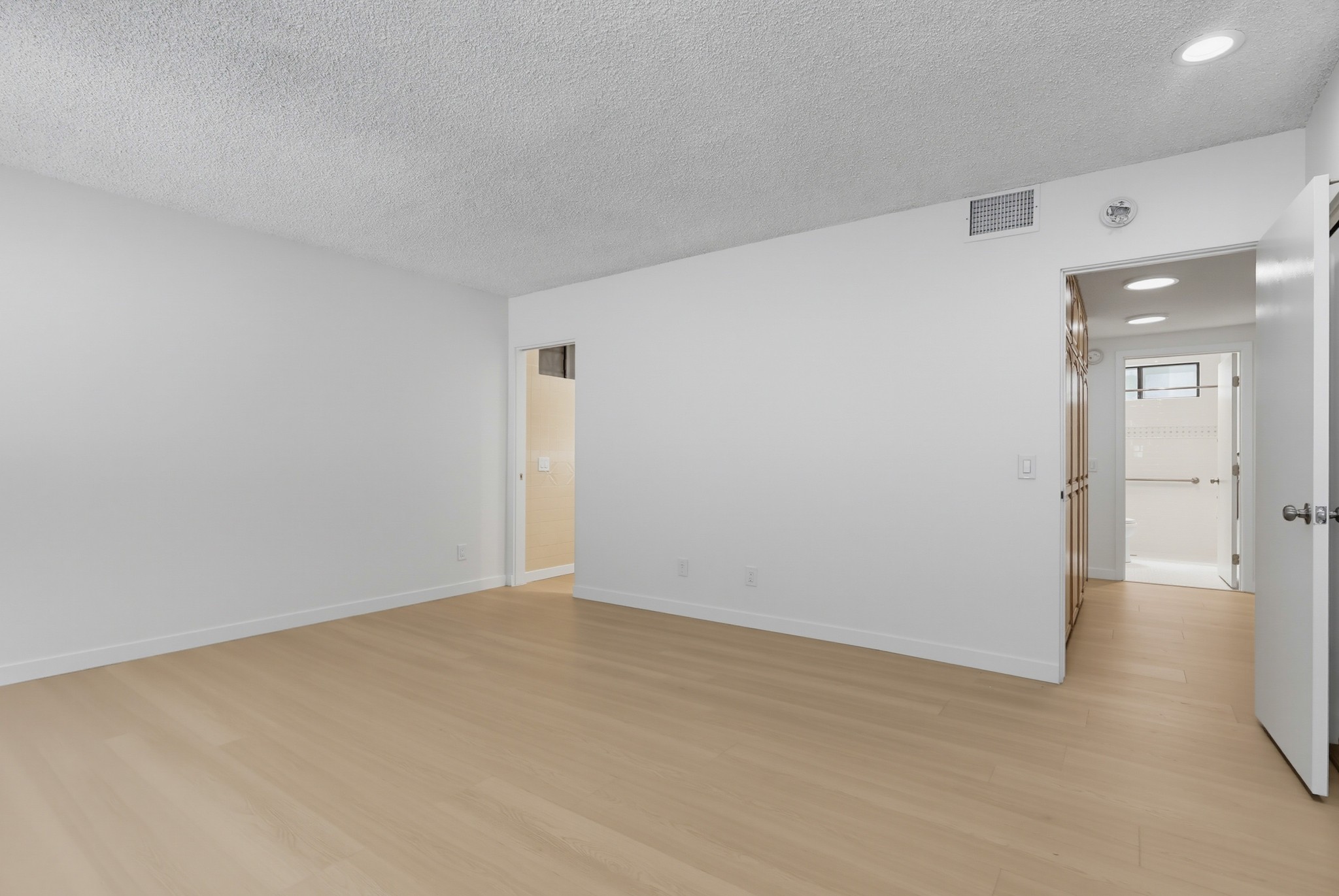 Virtual tour photo 34 of 97 for 728 E Kensington Rd