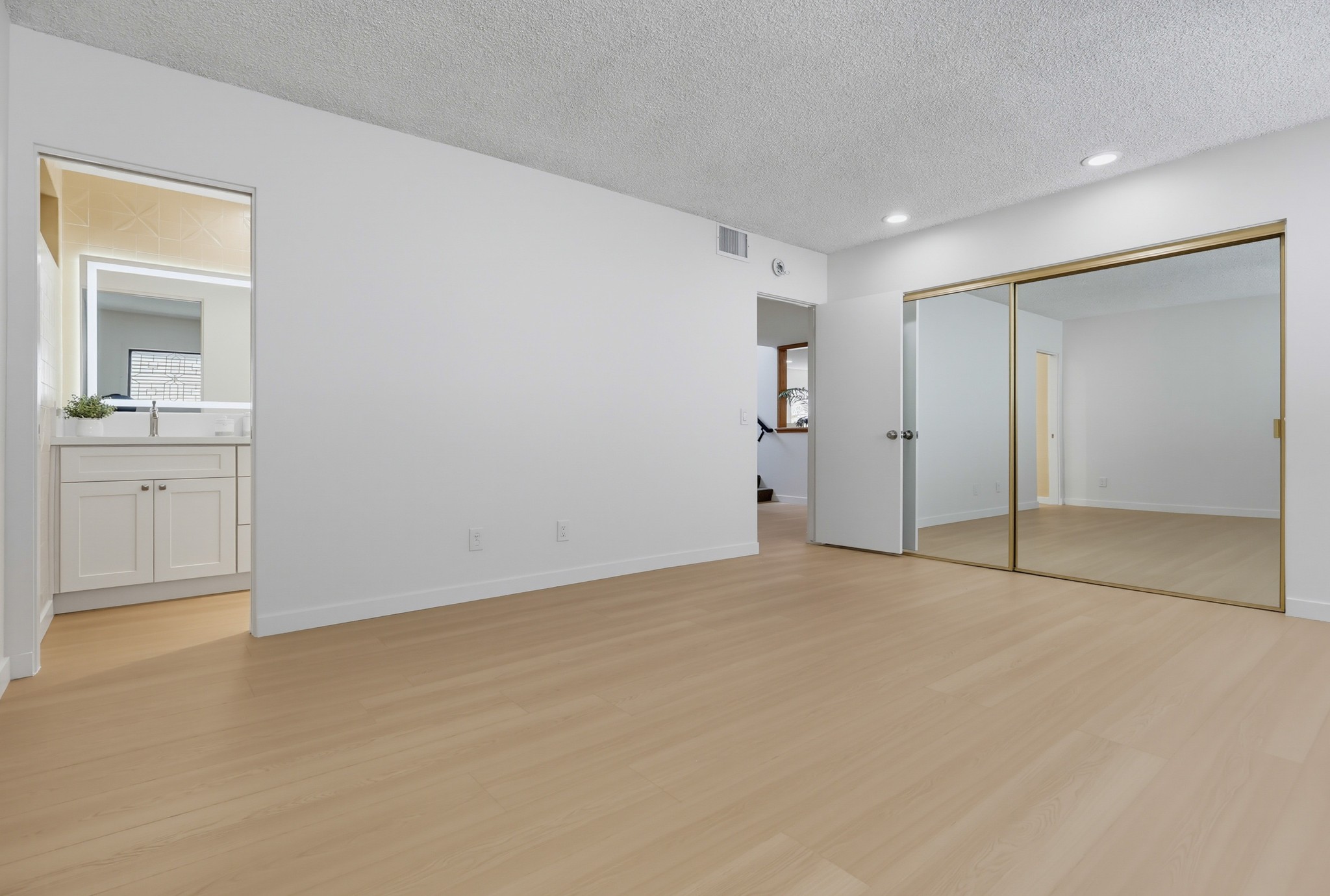 Virtual tour photo 35 of 97 for 728 E Kensington Rd