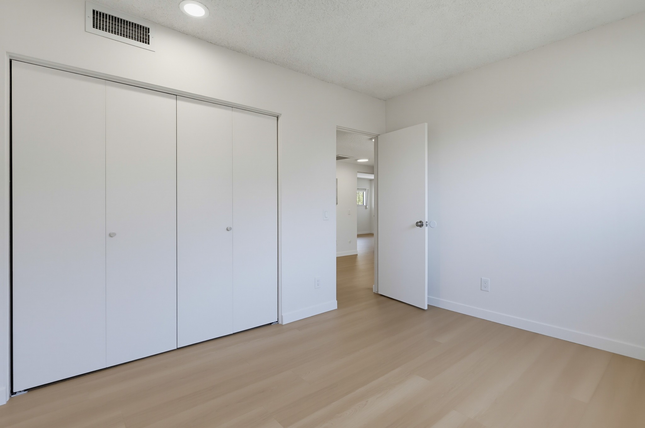 Virtual tour photo 60 of 97 for 728 E Kensington Rd