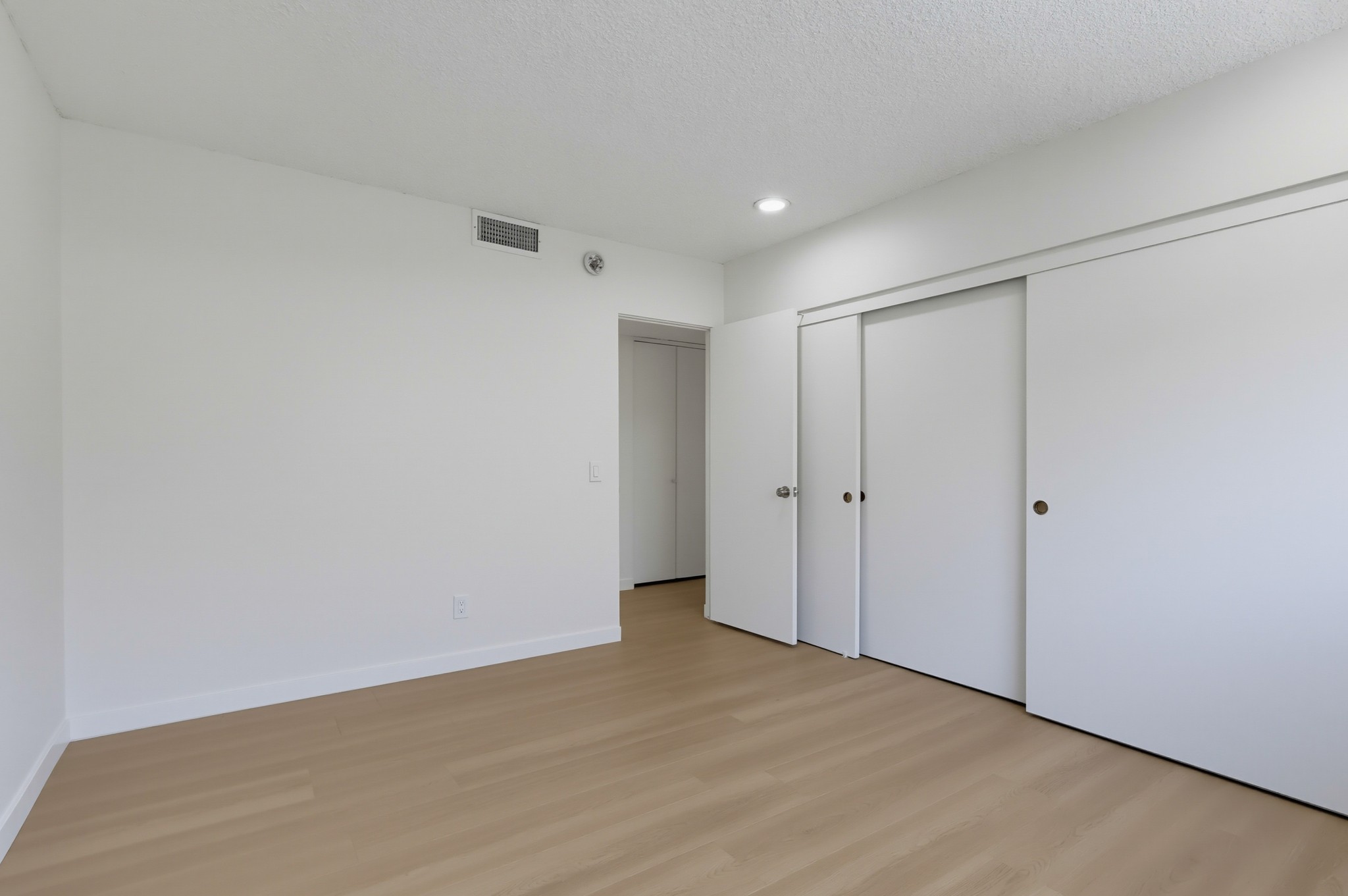 Virtual tour photo 64 of 97 for 728 E Kensington Rd