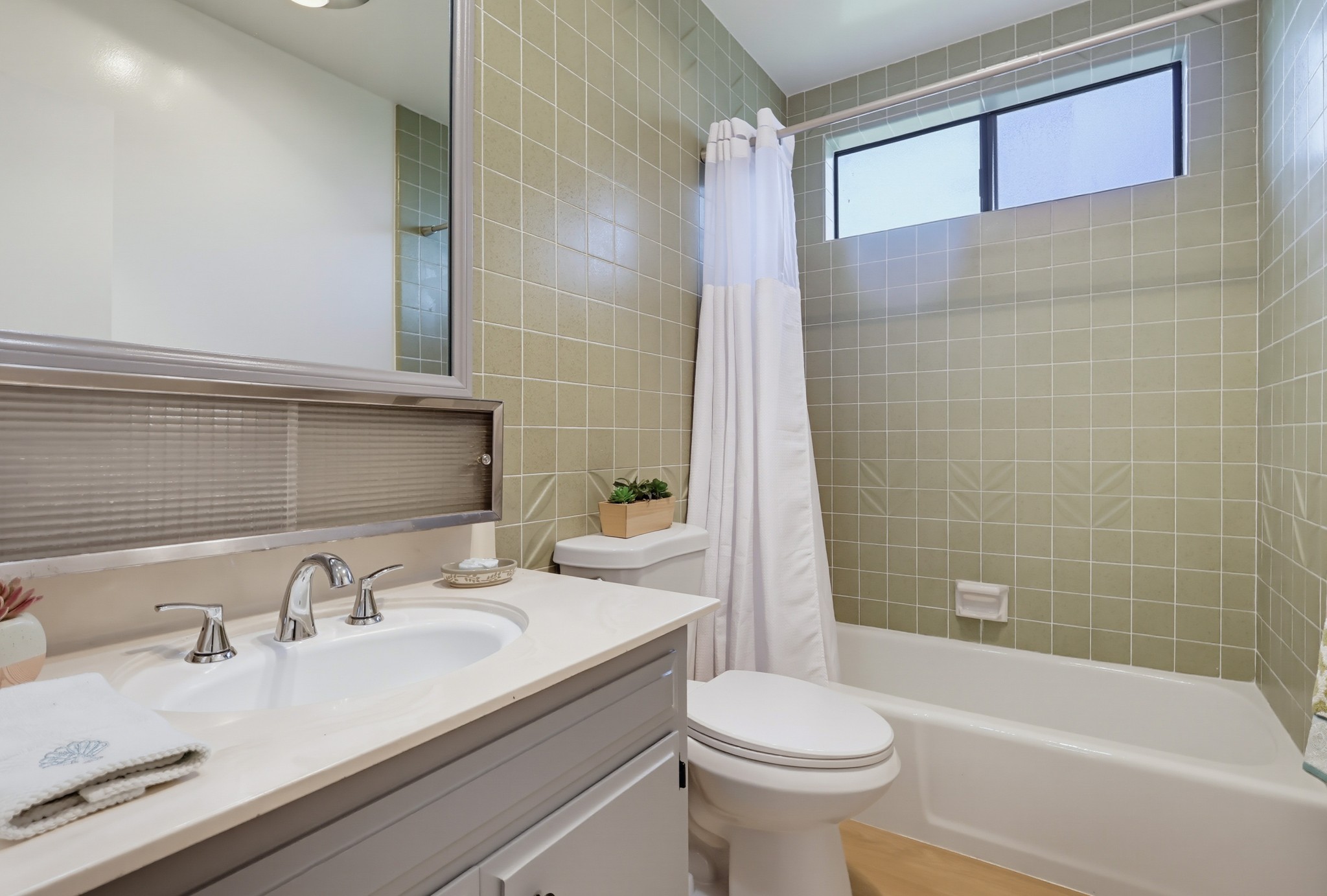 Virtual tour photo 52 of 97 for 728 E Kensington Rd