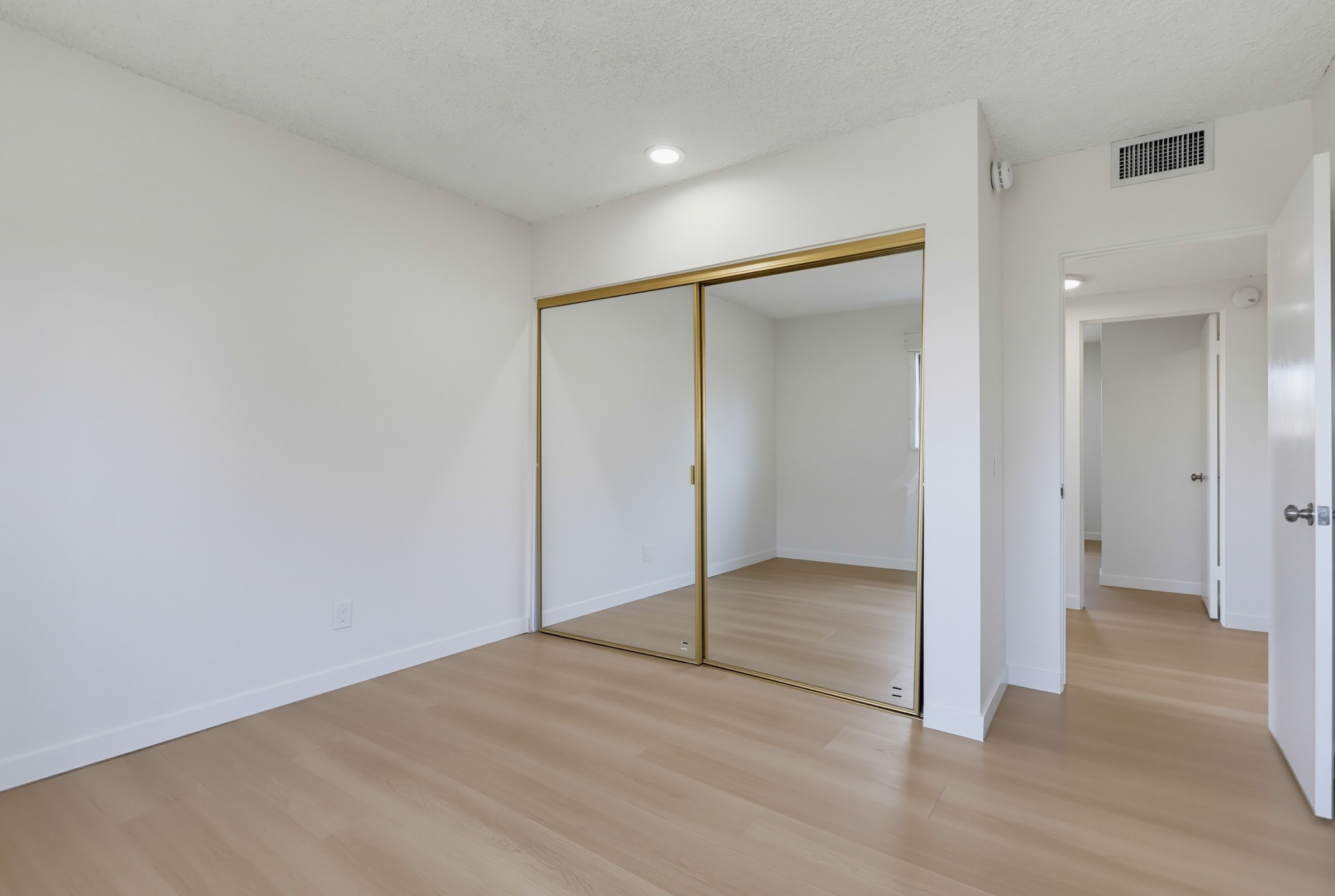 Virtual tour photo 73 of 97 for 728 E Kensington Rd