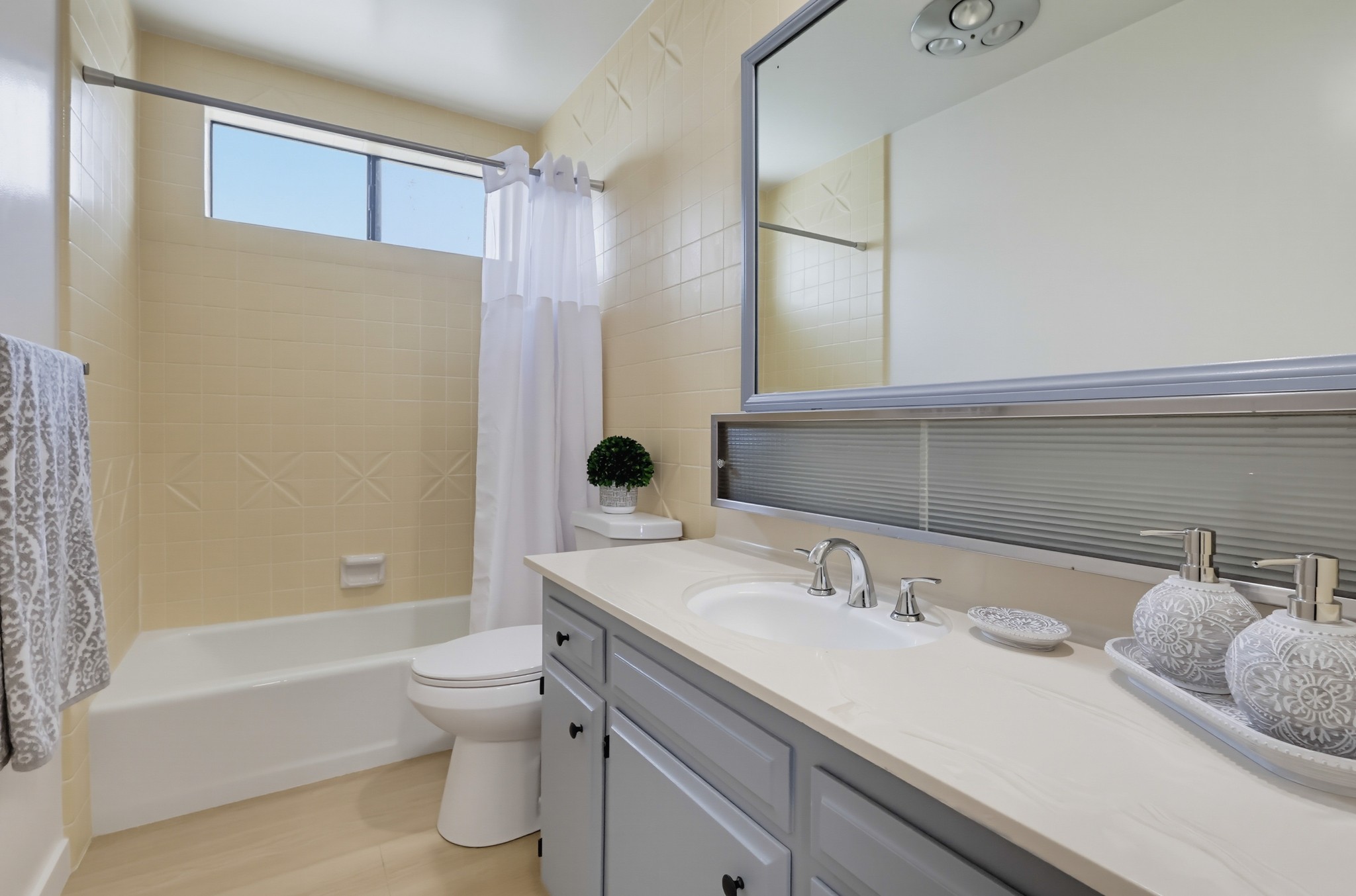 Virtual tour photo 71 of 97 for 728 E Kensington Rd