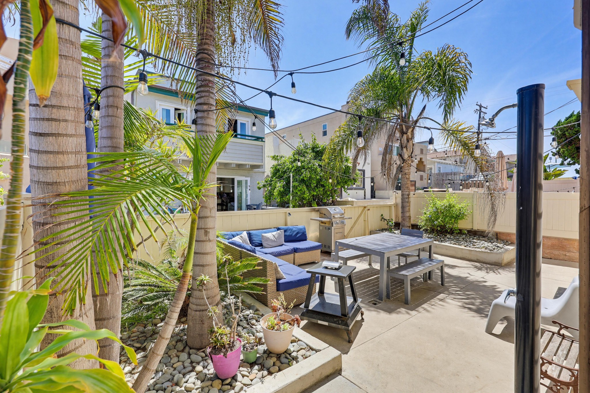 Virtual tour photo 8 of 123 for 728 Jamaica Ct