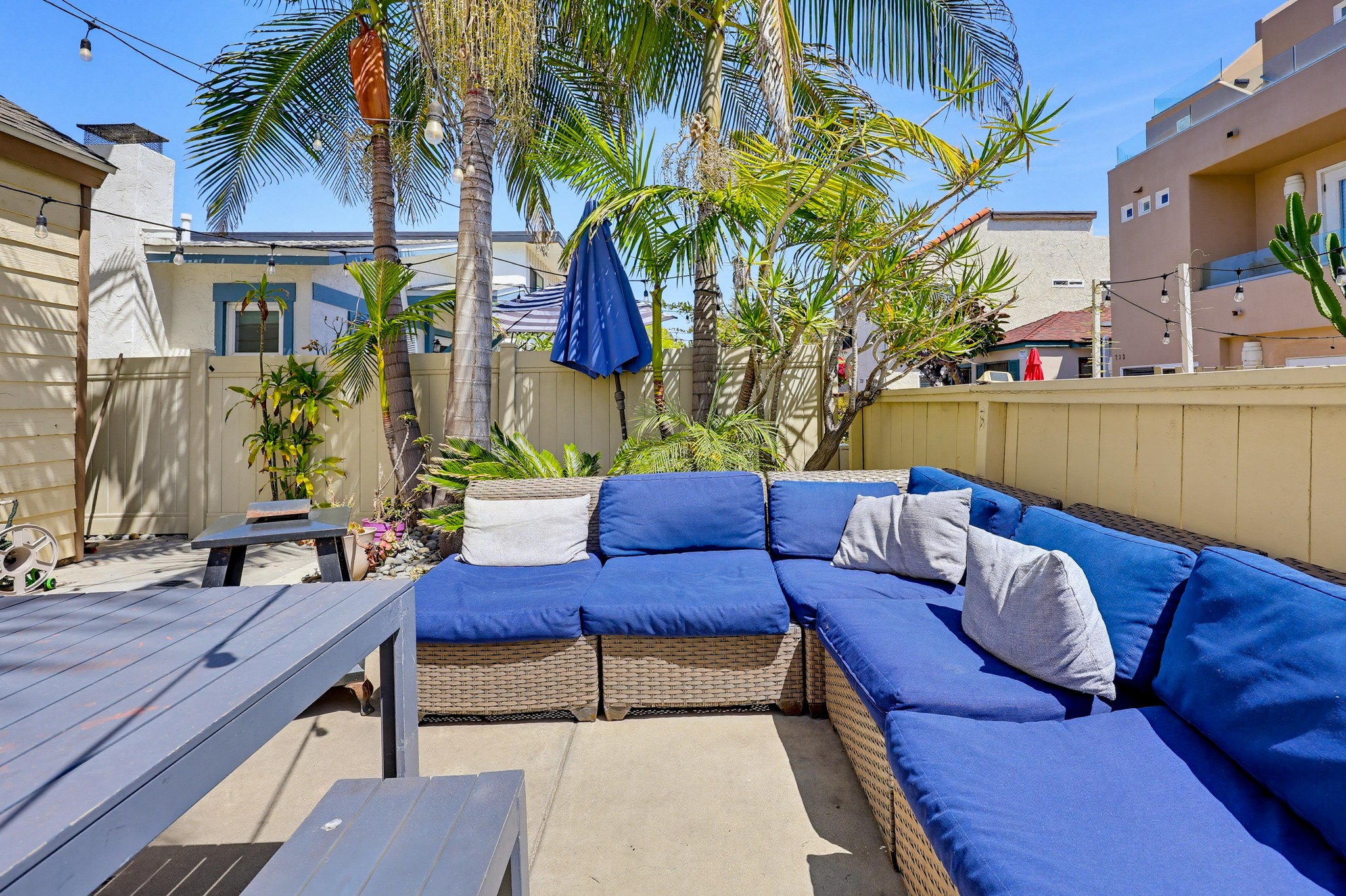 Virtual tour photo 11 of 123 for 728 Jamaica Ct