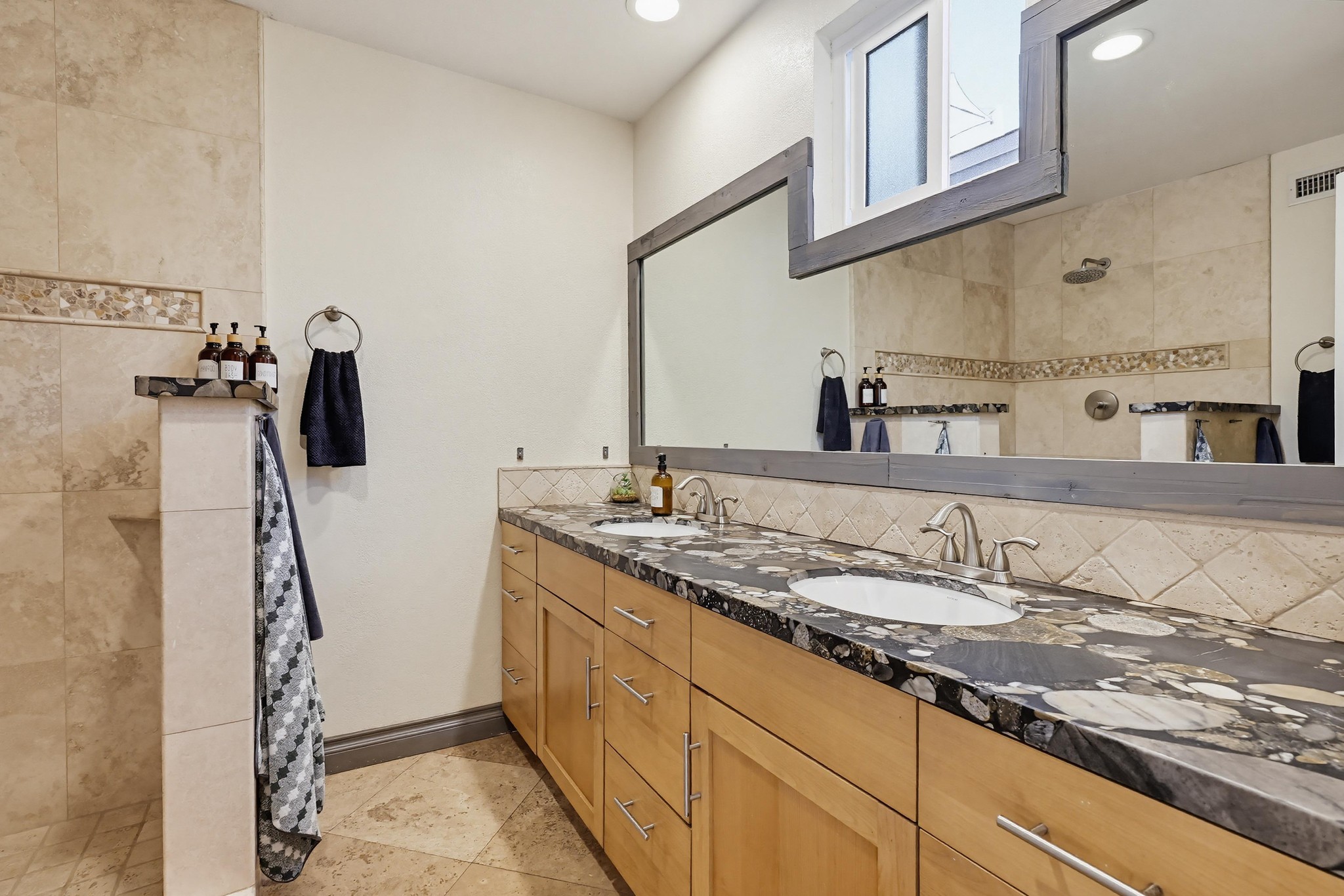 Virtual tour photo 20 of 123 for 728 Jamaica Ct