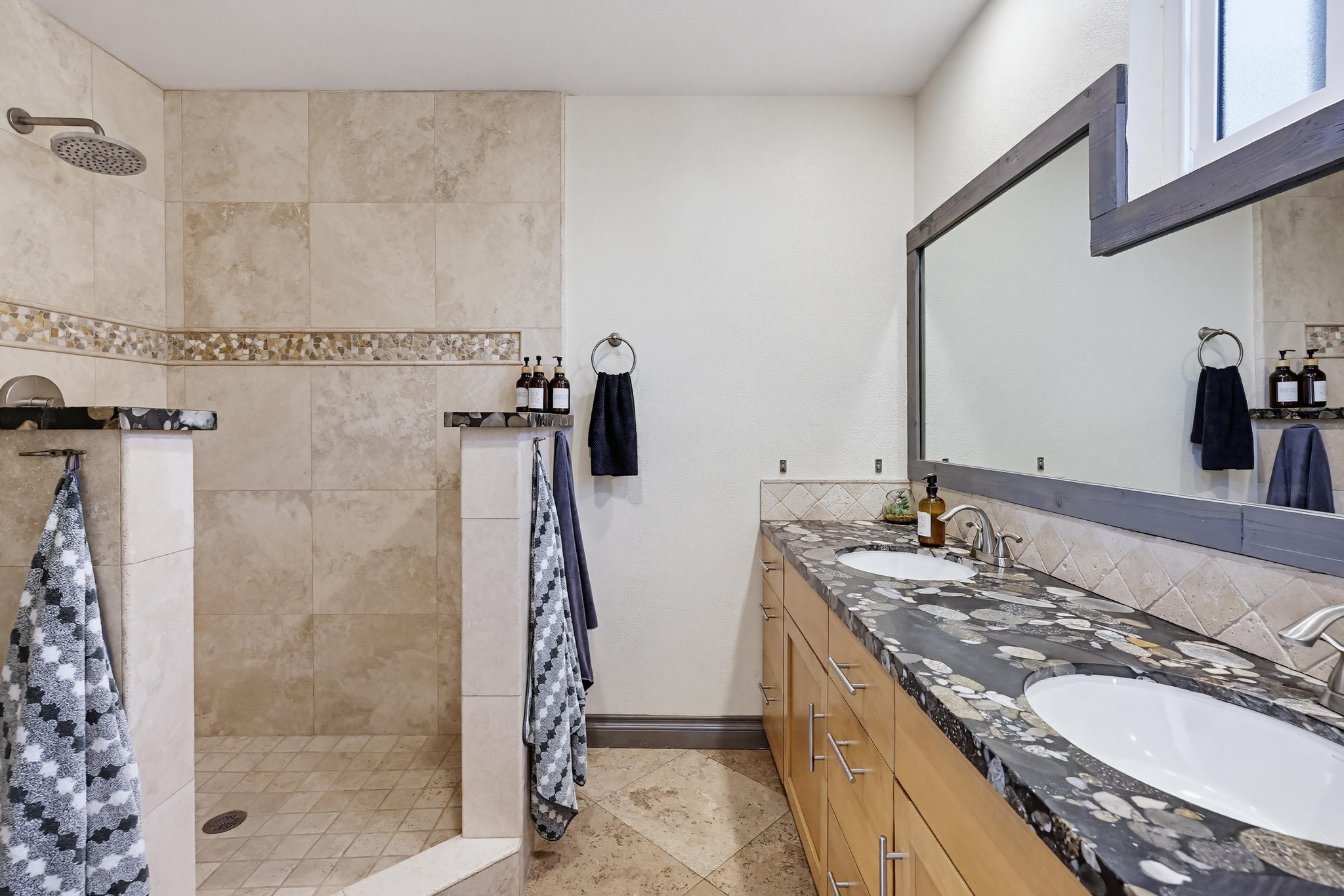 Virtual tour photo 21 of 123 for 728 Jamaica Ct
