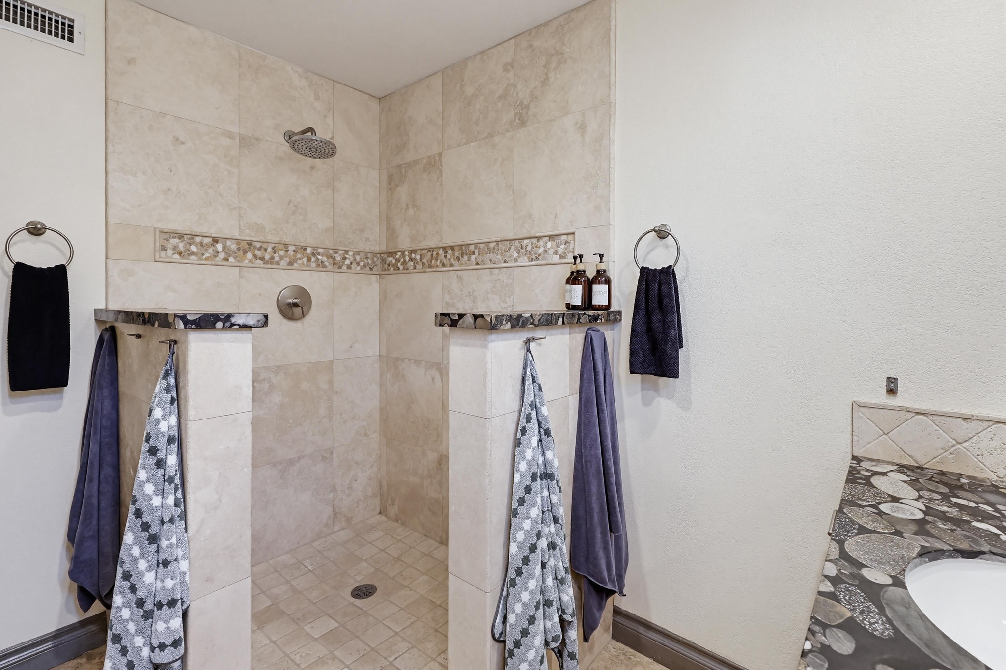 Virtual tour photo 22 of 123 for 728 Jamaica Ct