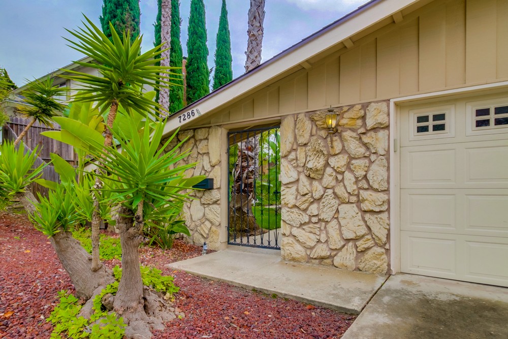 Virtual tour photo 1 of 33 for 7286 Golfcrest Dr