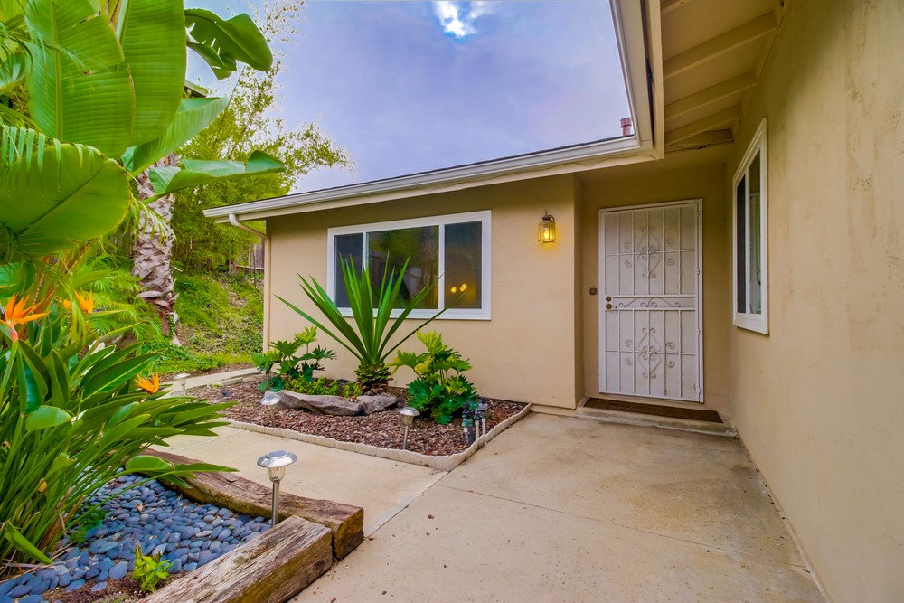 Virtual tour photo 4 of 33 for 7286 Golfcrest Dr