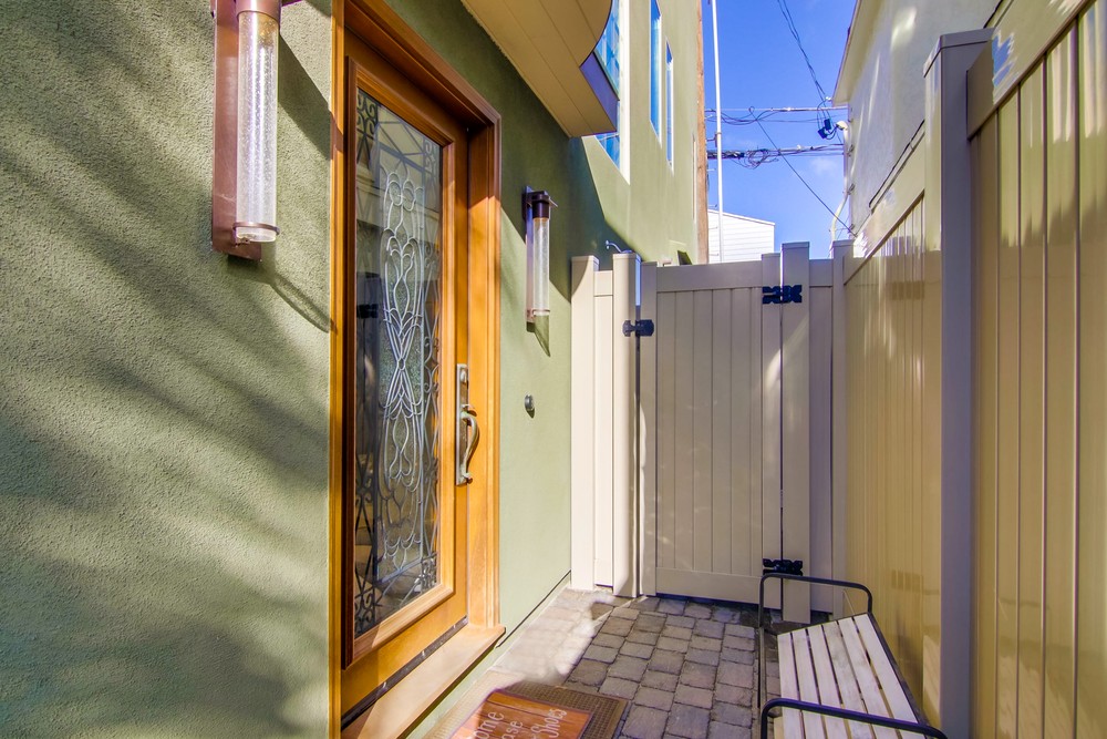 Virtual tour photo 9 of 63 for 732 York Ct