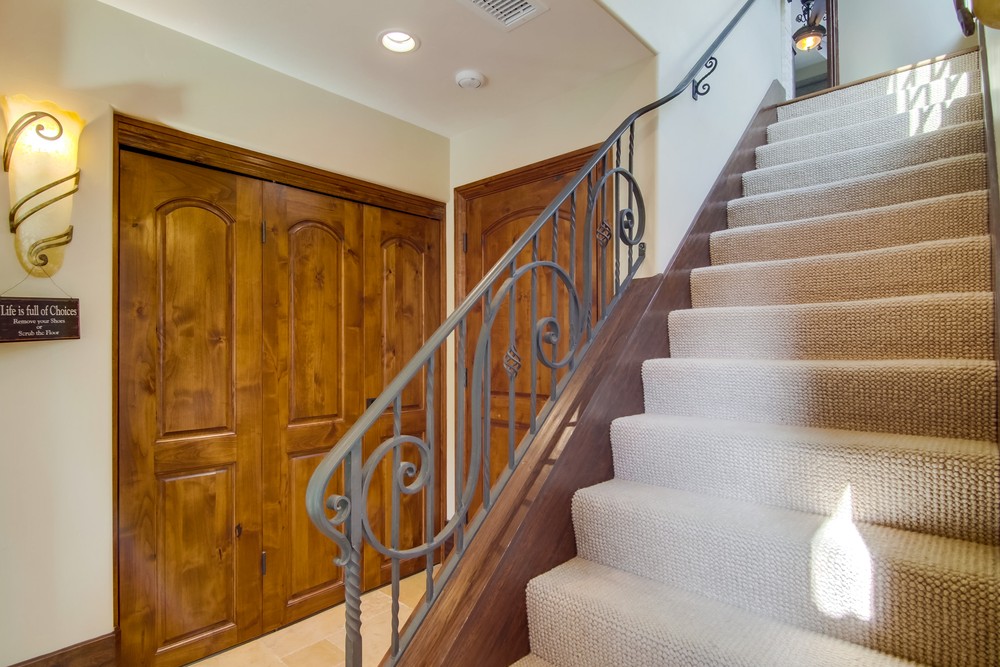Virtual tour photo 10 of 63 for 732 York Ct