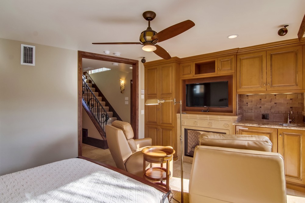Virtual tour photo 40 of 63 for 732 York Ct