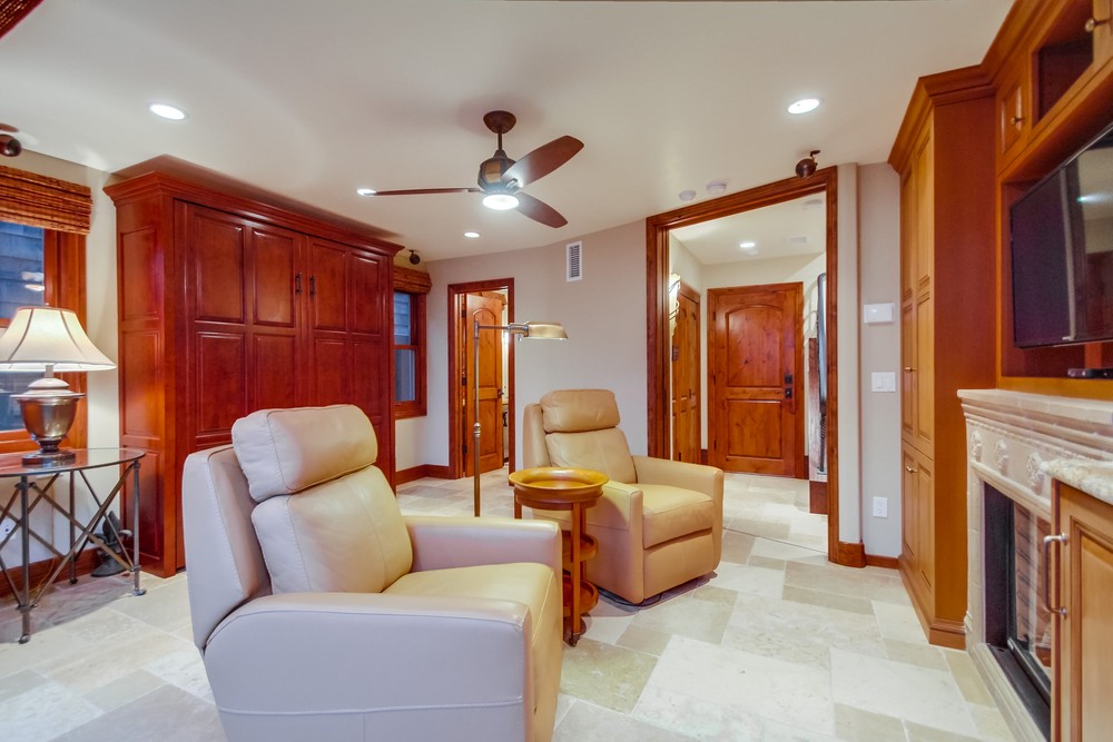 Virtual tour photo 23 of 79 for 732 York Ct