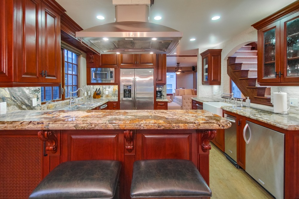 Virtual tour photo 33 of 79 for 732 York Ct