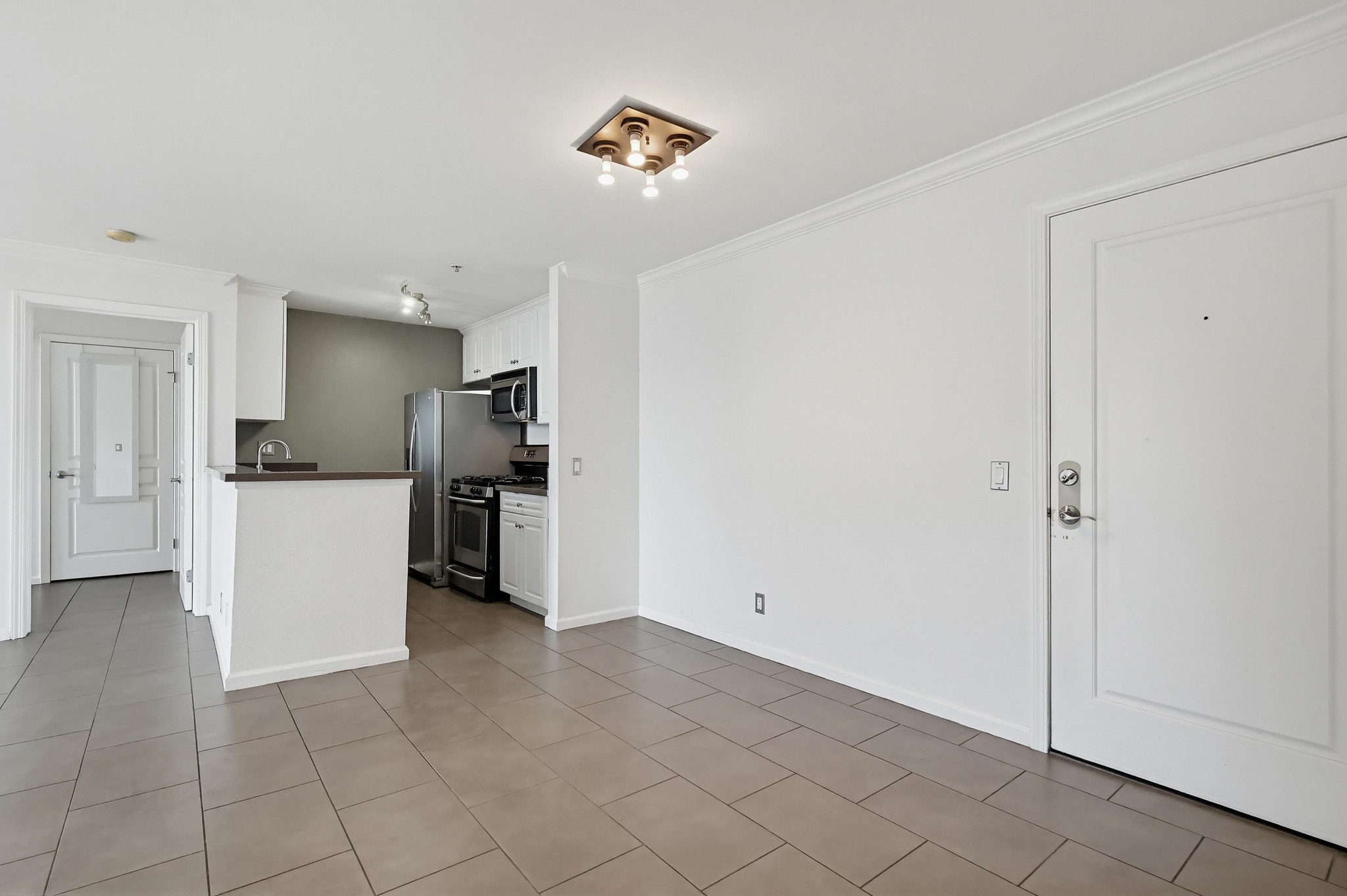 Virtual tour photo 6 of 49 for 7320 Hawthorn Ave