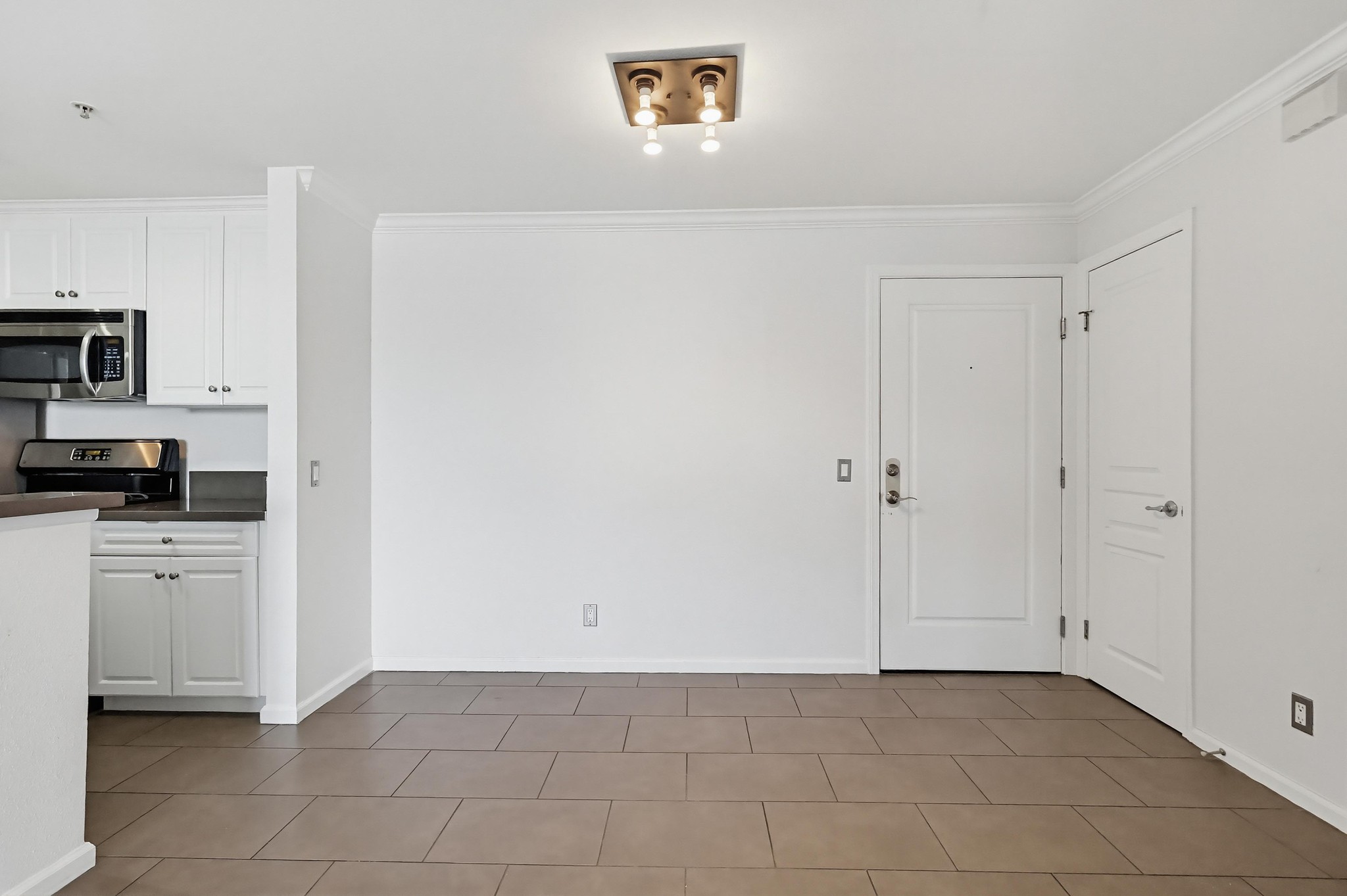 Virtual tour photo 7 of 49 for 7320 Hawthorn Ave