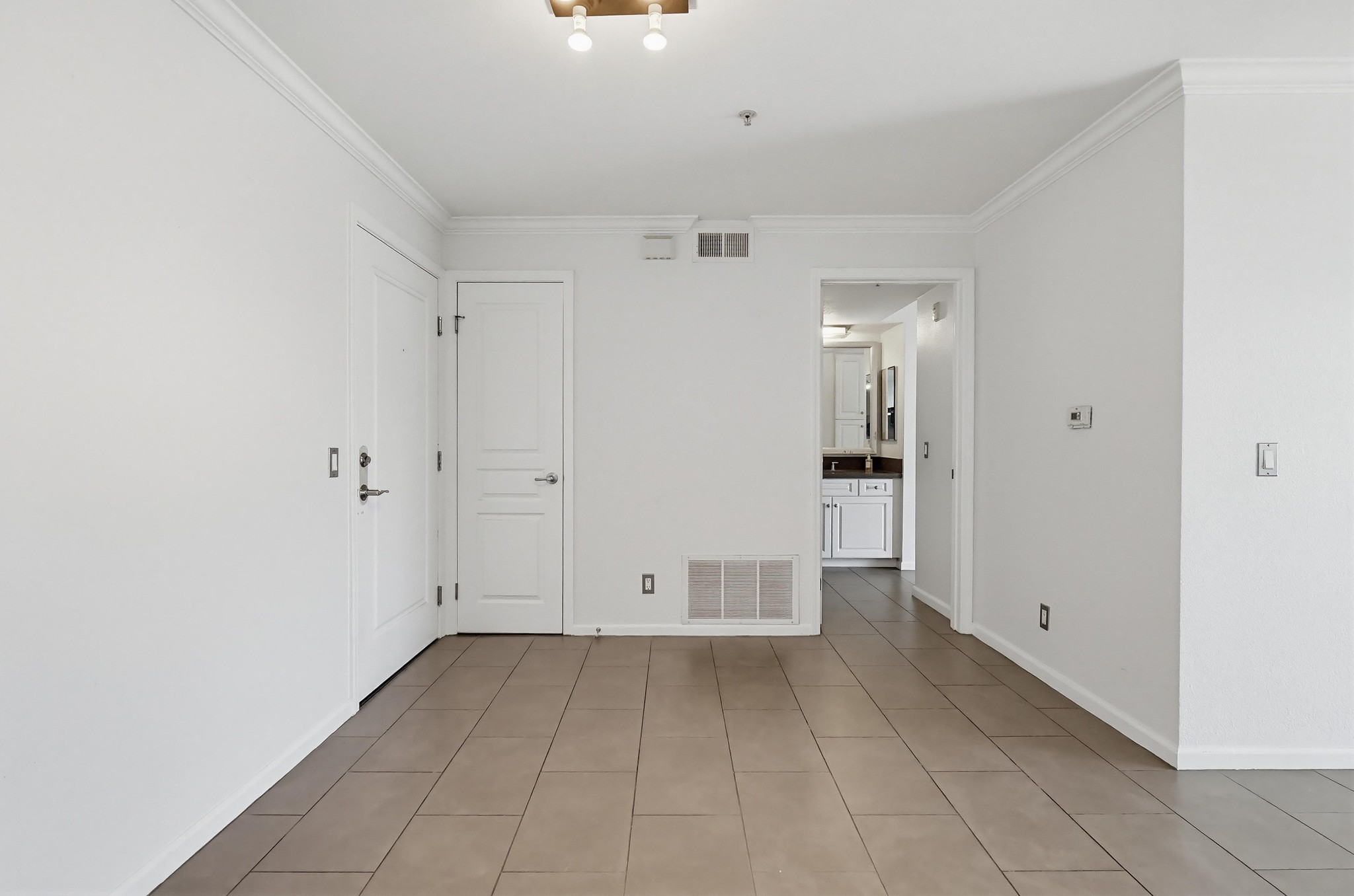 Virtual tour photo 9 of 49 for 7320 Hawthorn Ave