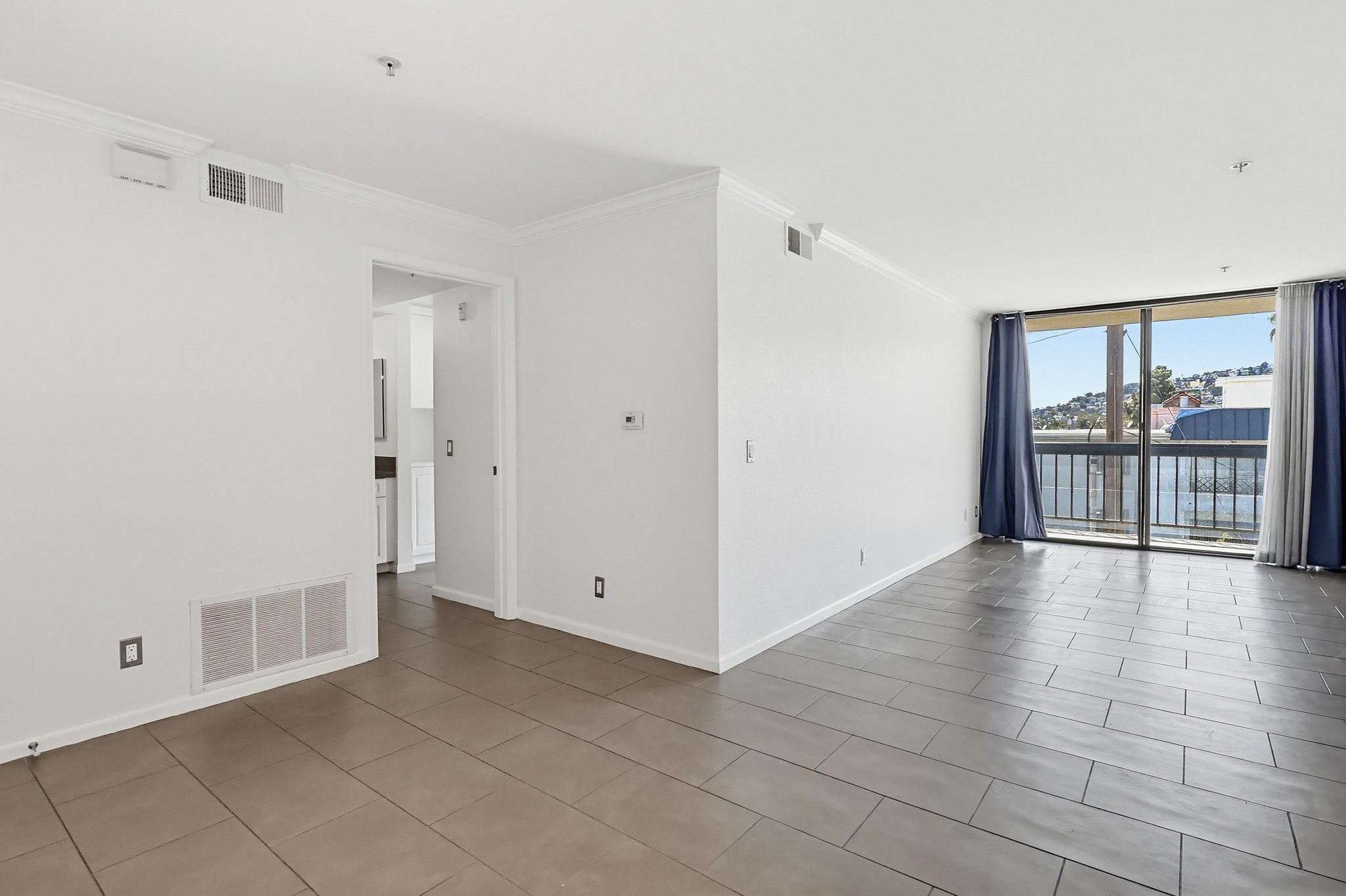 Virtual tour photo 5 of 35 for 7320 Hawthorn Ave